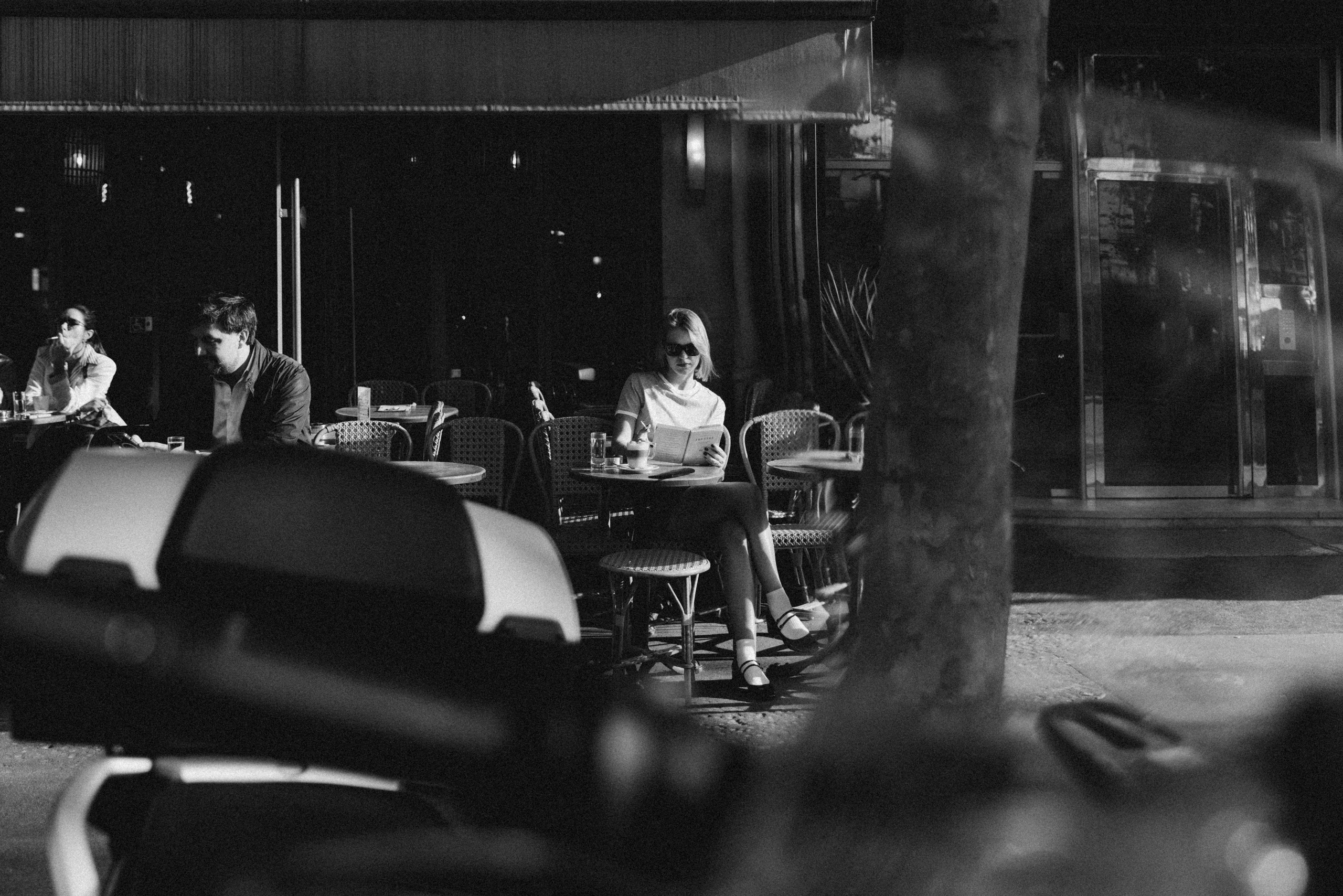 September sun. Photographer in Paris