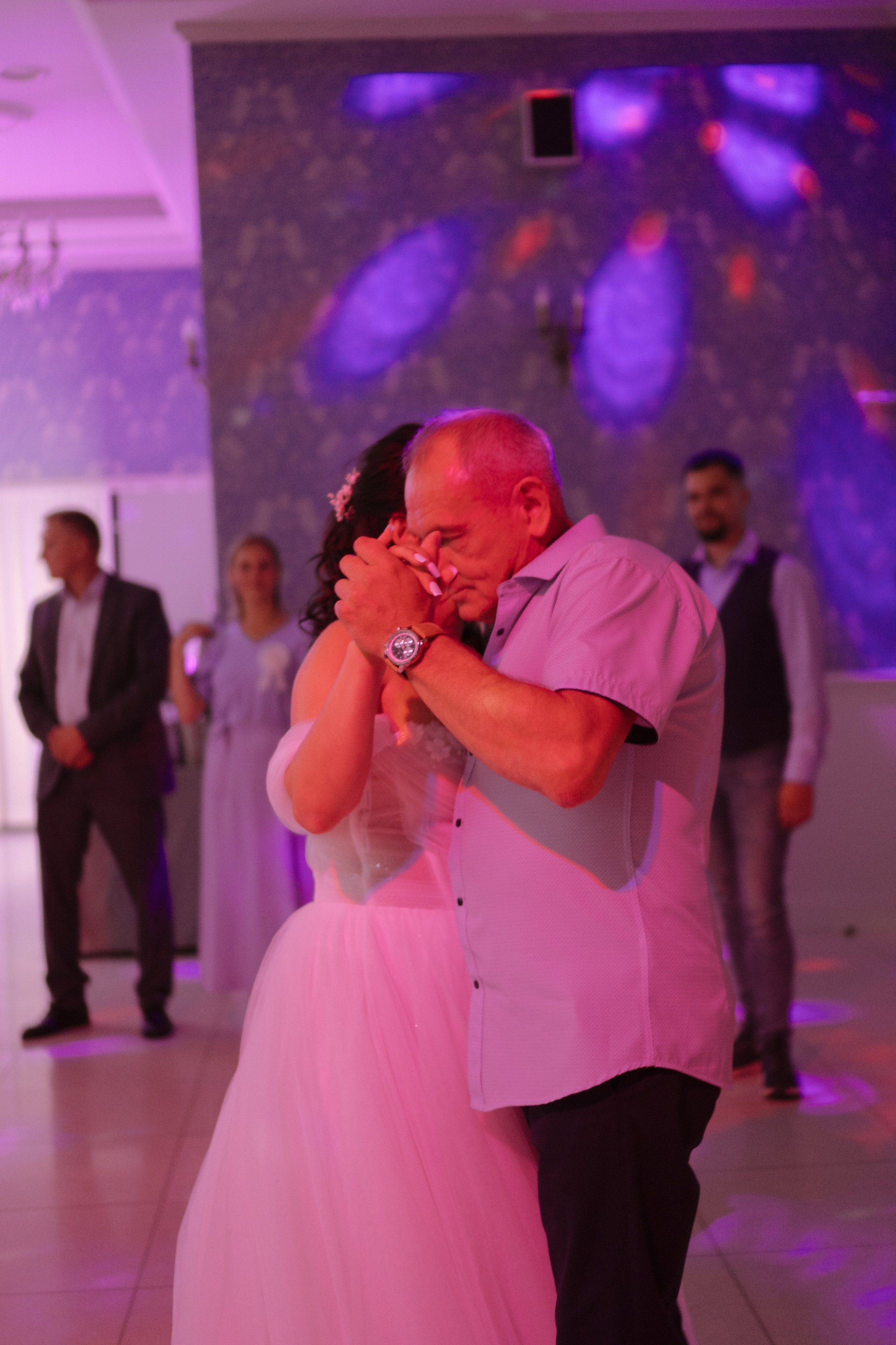 ТАНЕЦ ОТЦА И ДОЧЕРИ НА БАНКЕТЕ (СВАДЕБНАЯ ФОТОСЕСИИЯ БАНКЕТА). Профессиональный фотограф, Санкт-Петербург — Виктория Богомолова