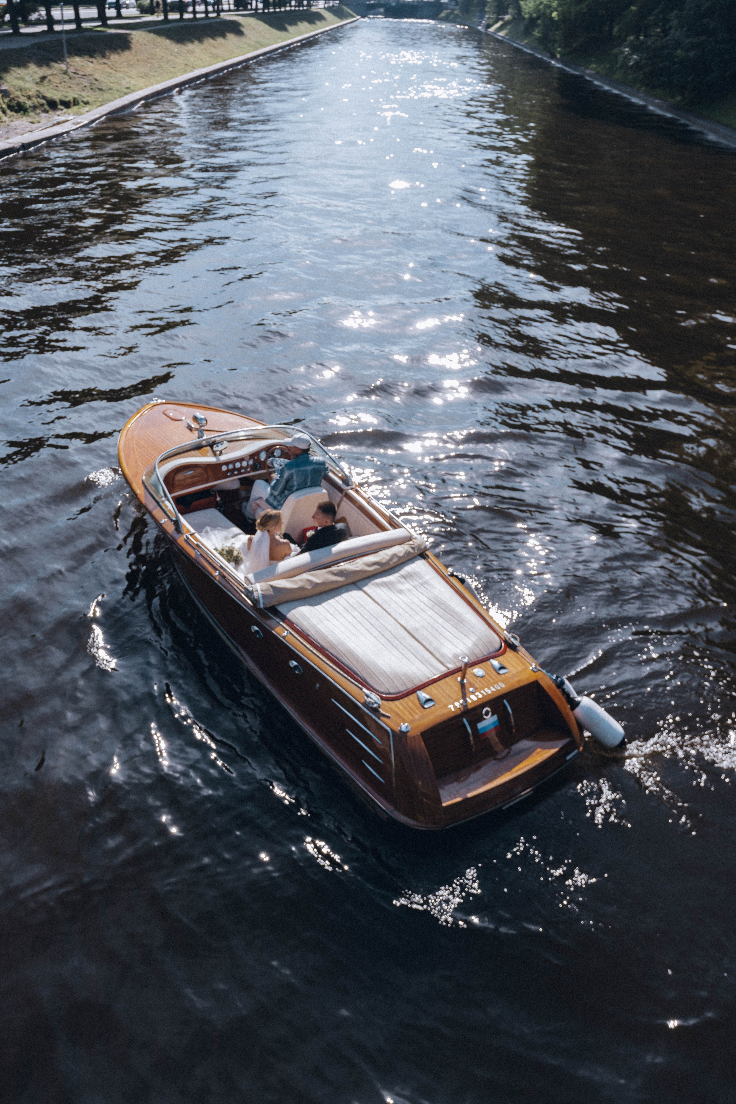 СВАДЕНБНАЯ СЬЕМКА НА КАТЕРЕ ПО КАНАЛАМ САНКТ-ПЕТЕРБУРГА И В АКВАТОРИИ НЕВЫ. Профессиональный фотограф, Санкт-Петербург — Виктория Богомолова