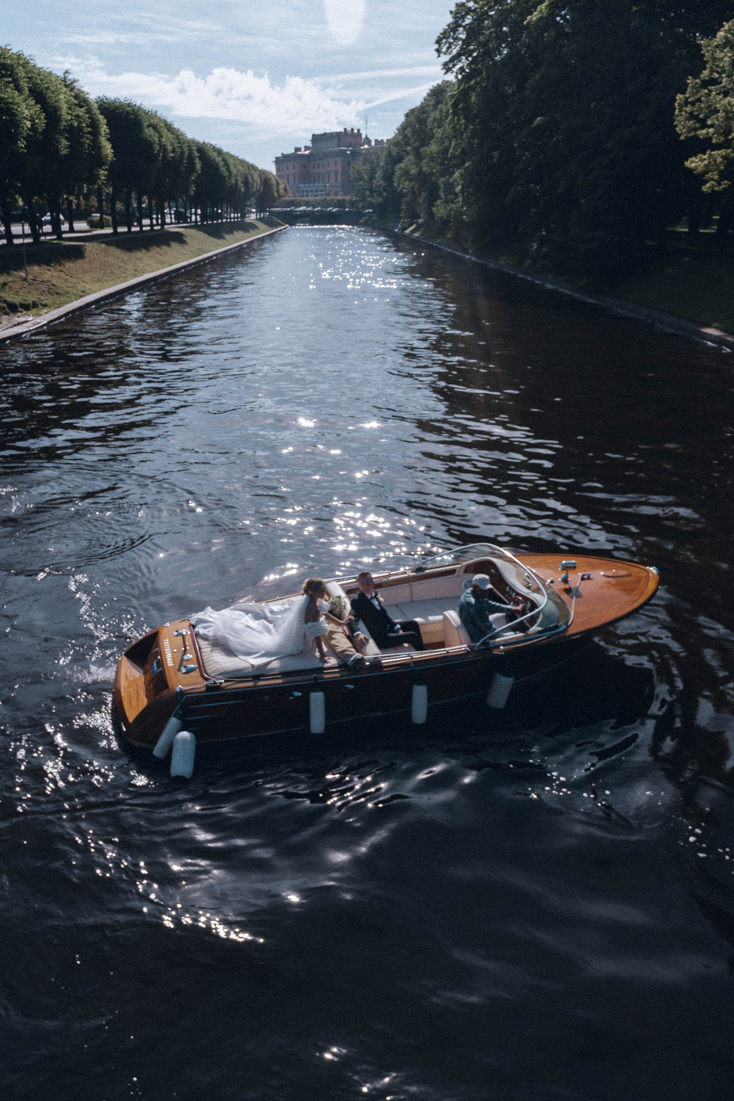 СВАДЕНБНАЯ СЬЕМКА НА КАТЕРЕ ПО КАНАЛАМ САНКТ-ПЕТЕРБУРГА И В АКВАТОРИИ НЕВЫ. Профессиональный фотограф, Санкт-Петербург — Виктория Богомолова