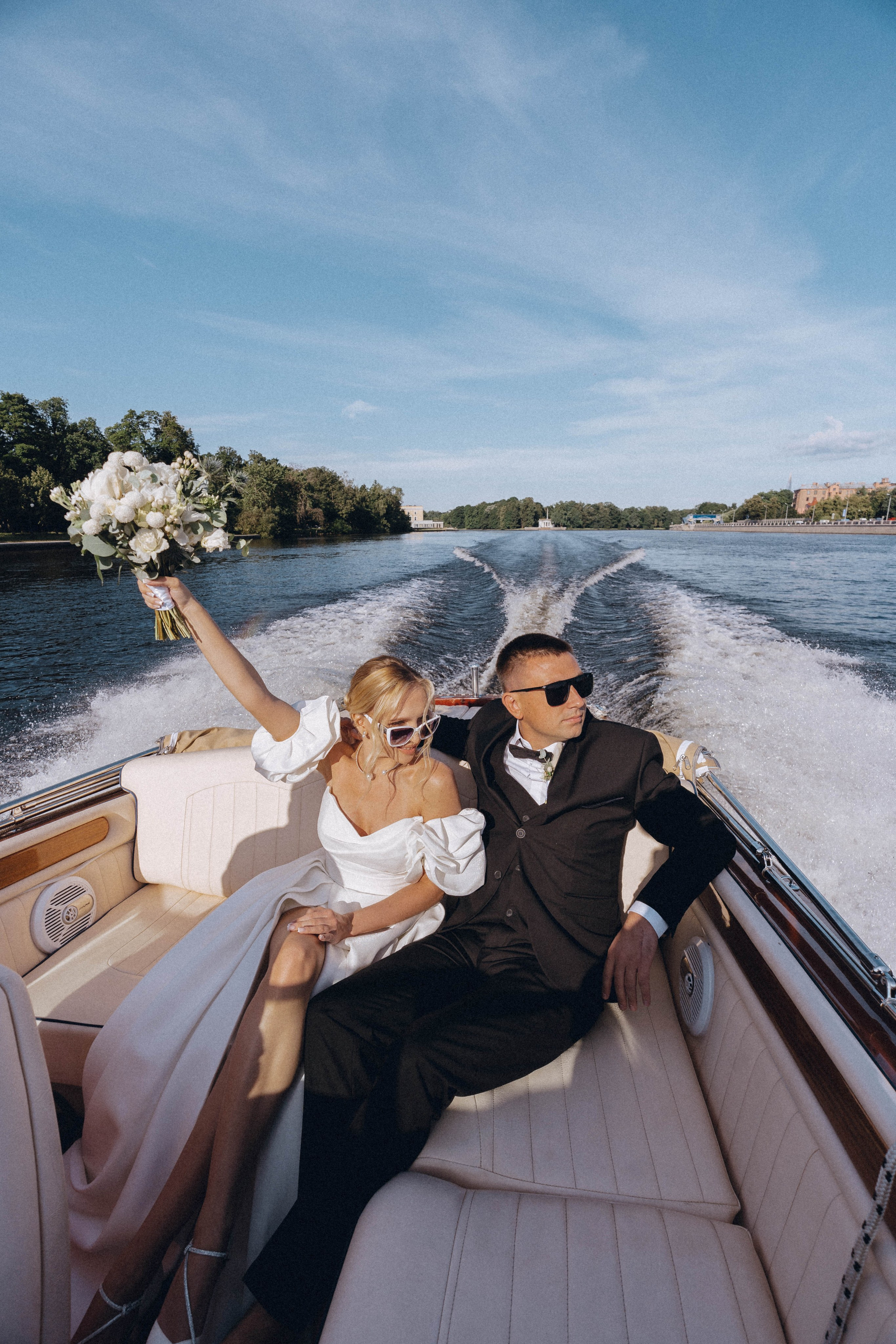 СВАДЕНБНАЯ СЬЕМКА НА КАТЕРЕ ПО КАНАЛАМ САНКТ-ПЕТЕРБУРГА И В АКВАТОРИИ НЕВЫ. Профессиональный фотограф, Санкт-Петербург — Виктория Богомолова