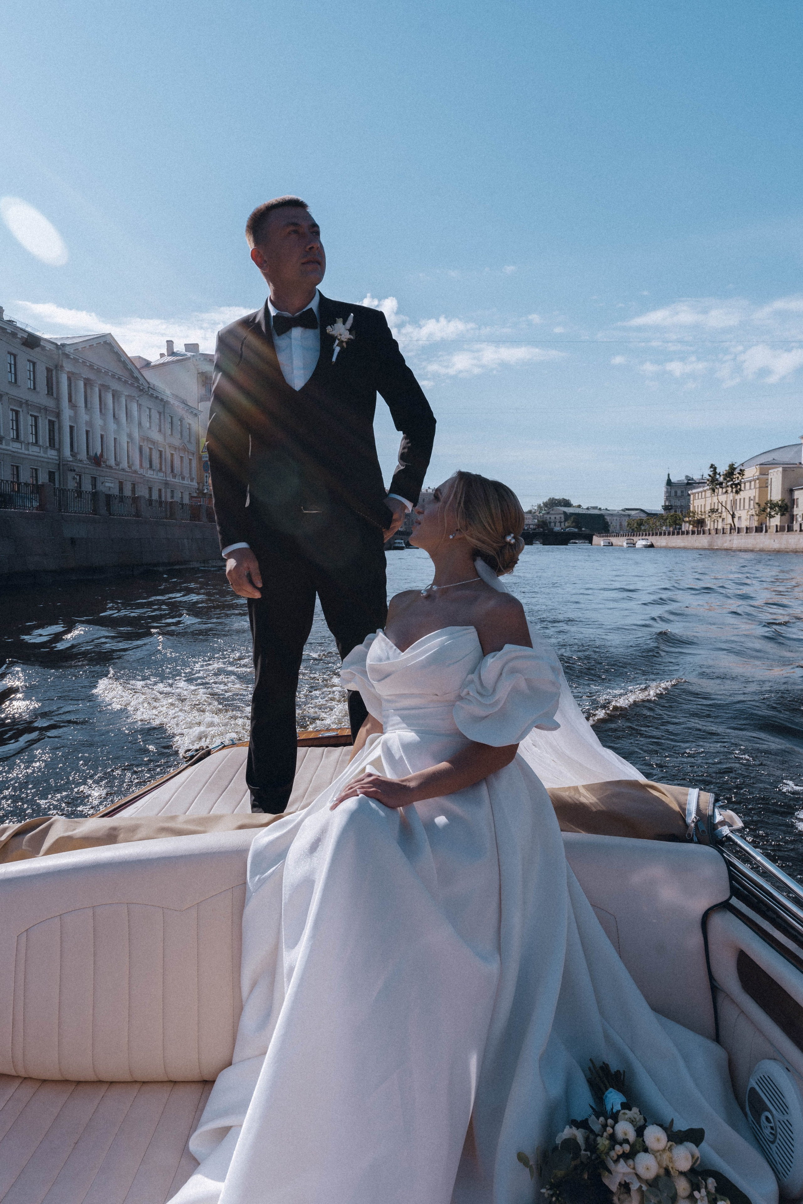 СВАДЕНБНАЯ СЬЕМКА НА КАТЕРЕ ПО КАНАЛАМ САНКТ-ПЕТЕРБУРГА И В АКВАТОРИИ НЕВЫ. Профессиональный фотограф, Санкт-Петербург — Виктория Богомолова