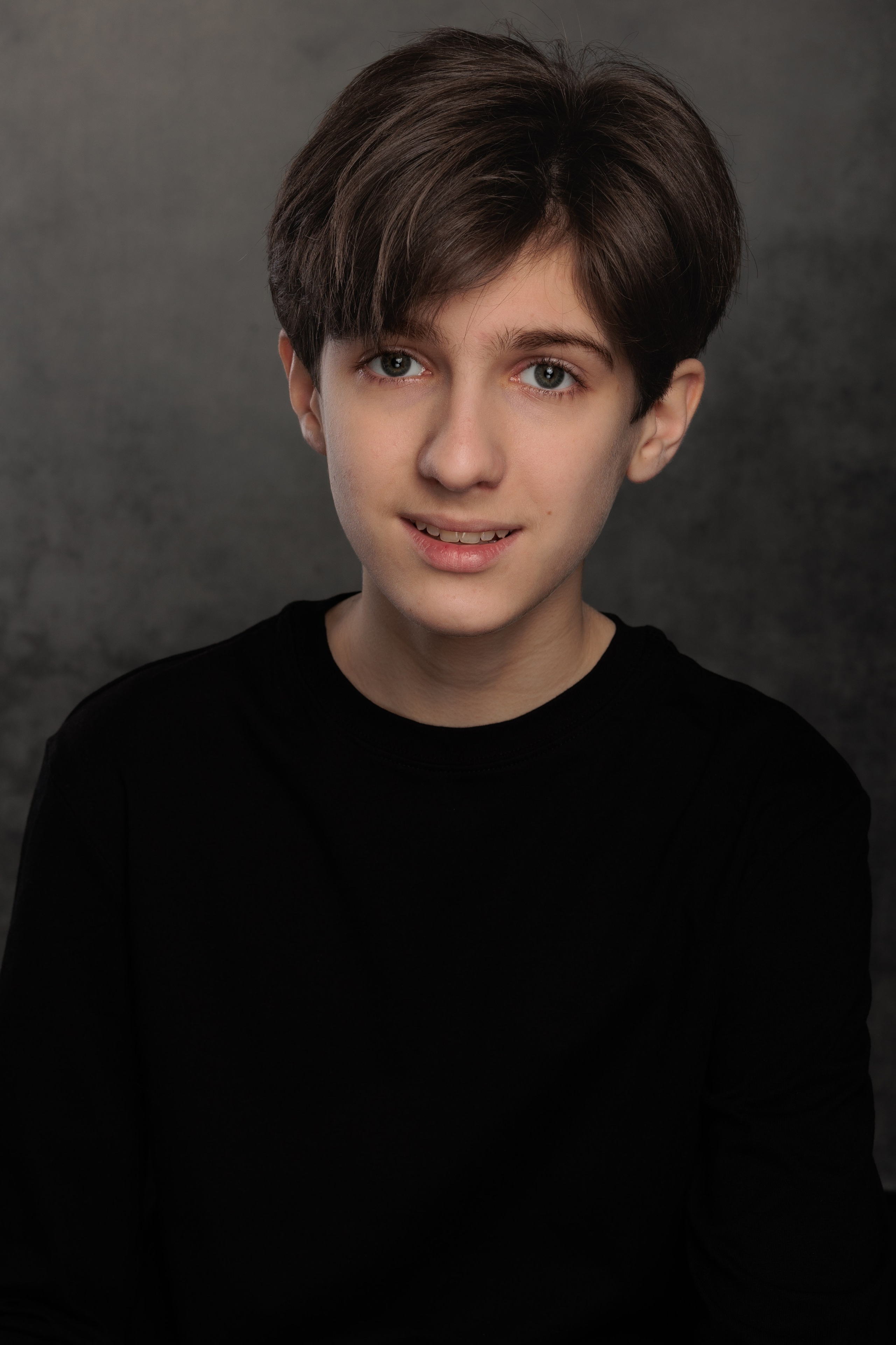 АРТЕМ. Я фотограф из Москвы к Вашим услугам