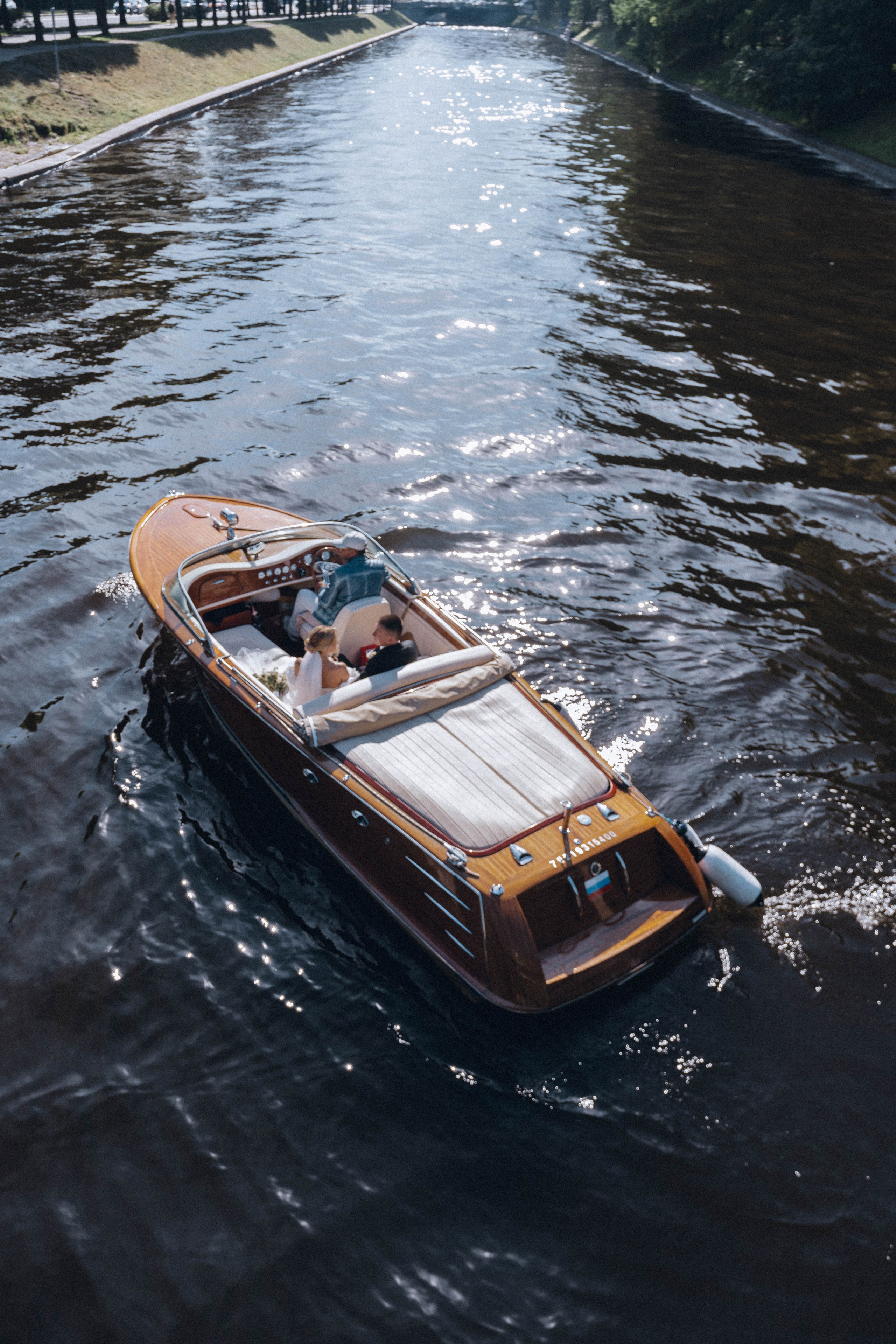 СВАДЕНБНАЯ СЬЕМКА НА КАТЕРЕ ПО КАНАЛАМ САНКТ-ПЕТЕРБУРГА И В АКВАТОРИИ НЕВЫ. Профессиональный фотограф, Санкт-Петербург — Виктория Богомолова