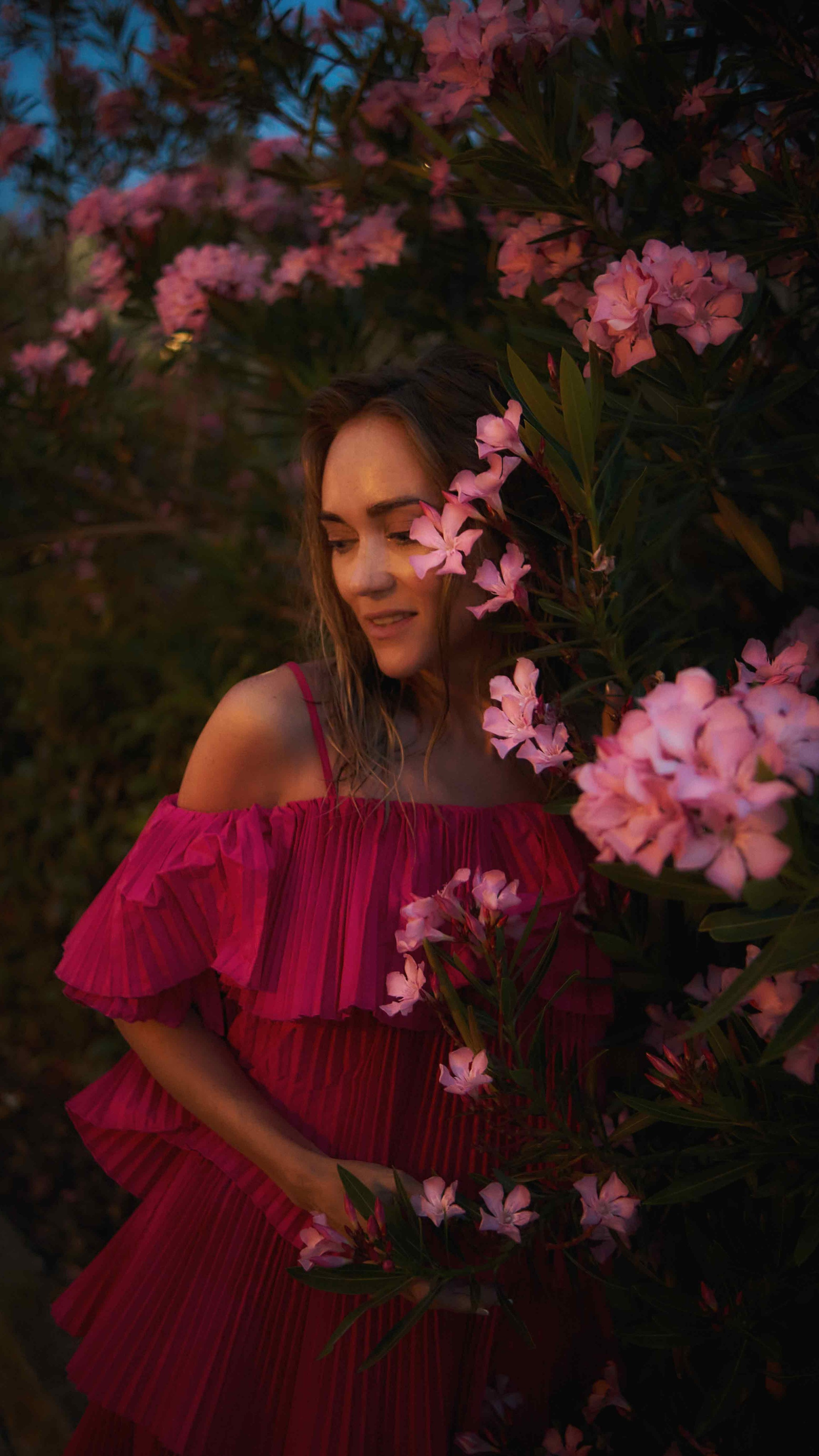 Женская индивидуальная фотосессия в Будве — старый город, пляж Могрен и яхты | Разные образы за одну съёмку