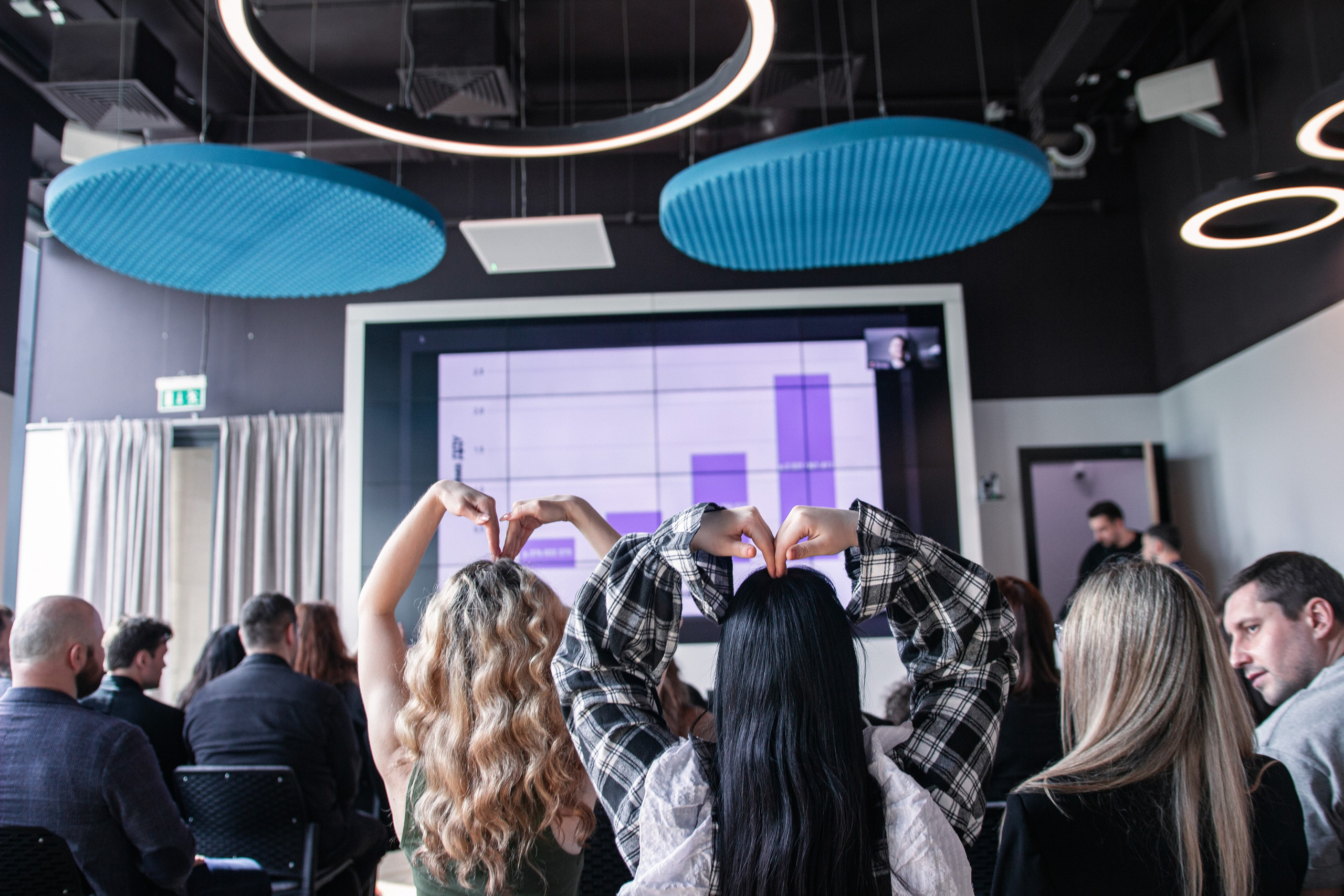 Планерка компании недвижимости. Фотограф Москва — личные фотосессии, лавстори в студии