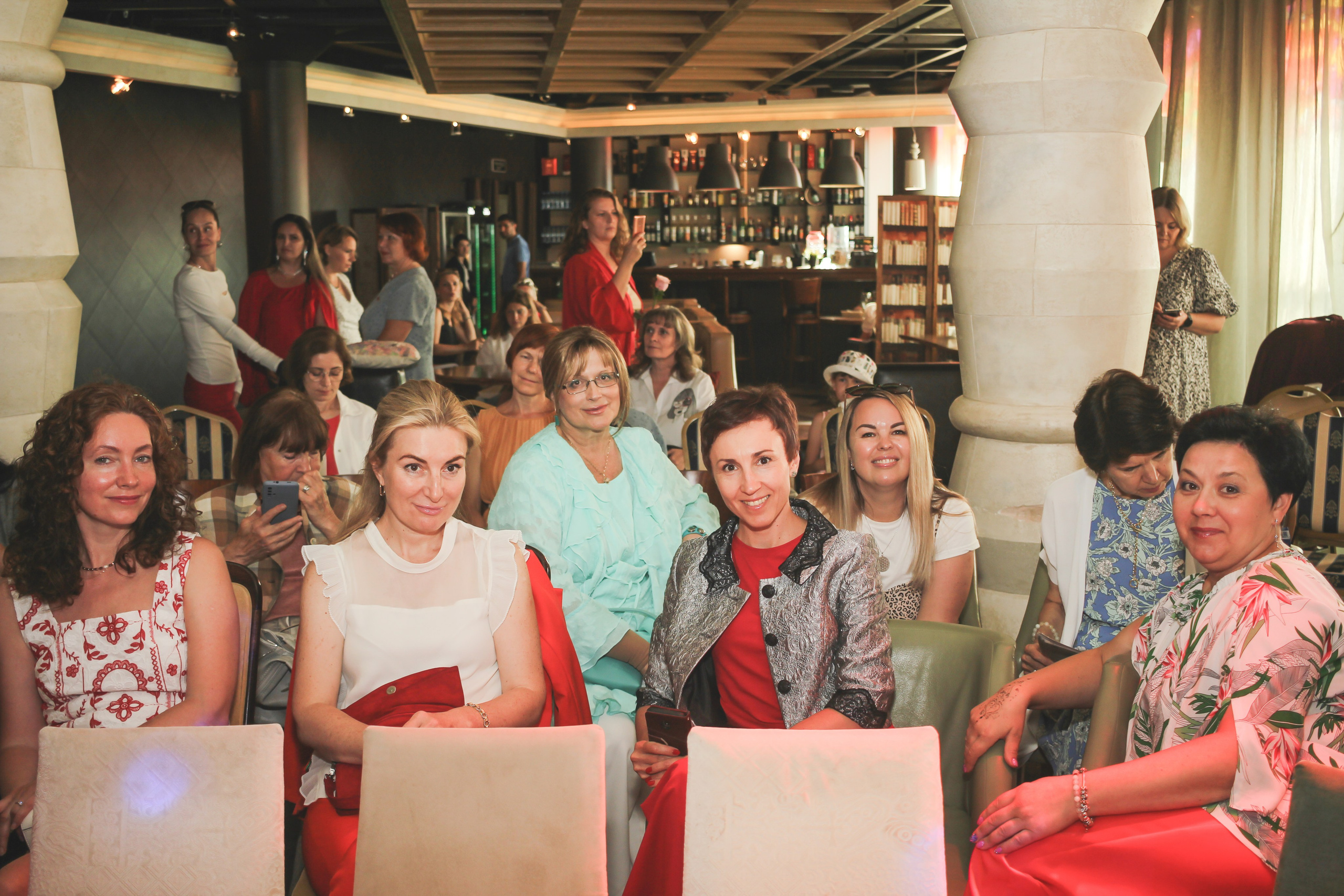 PRO Женщин, кафе Планетарий. Фотограф из Первоуральска Роман Заиченко