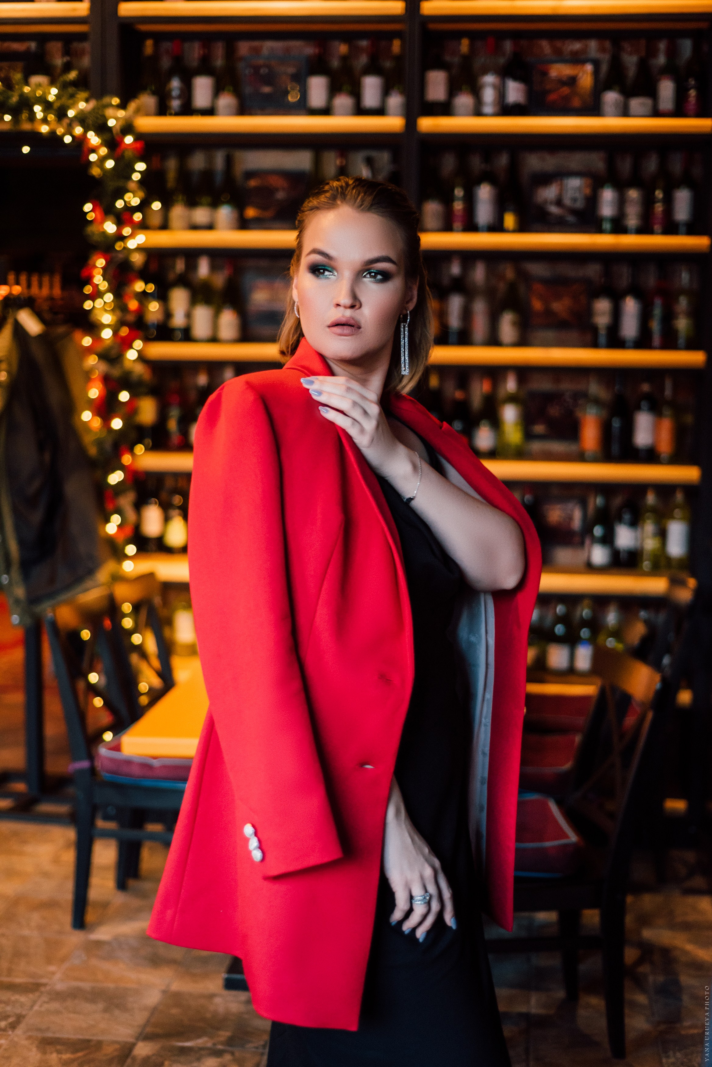 новогодняя фотосессия в красном пиджаке