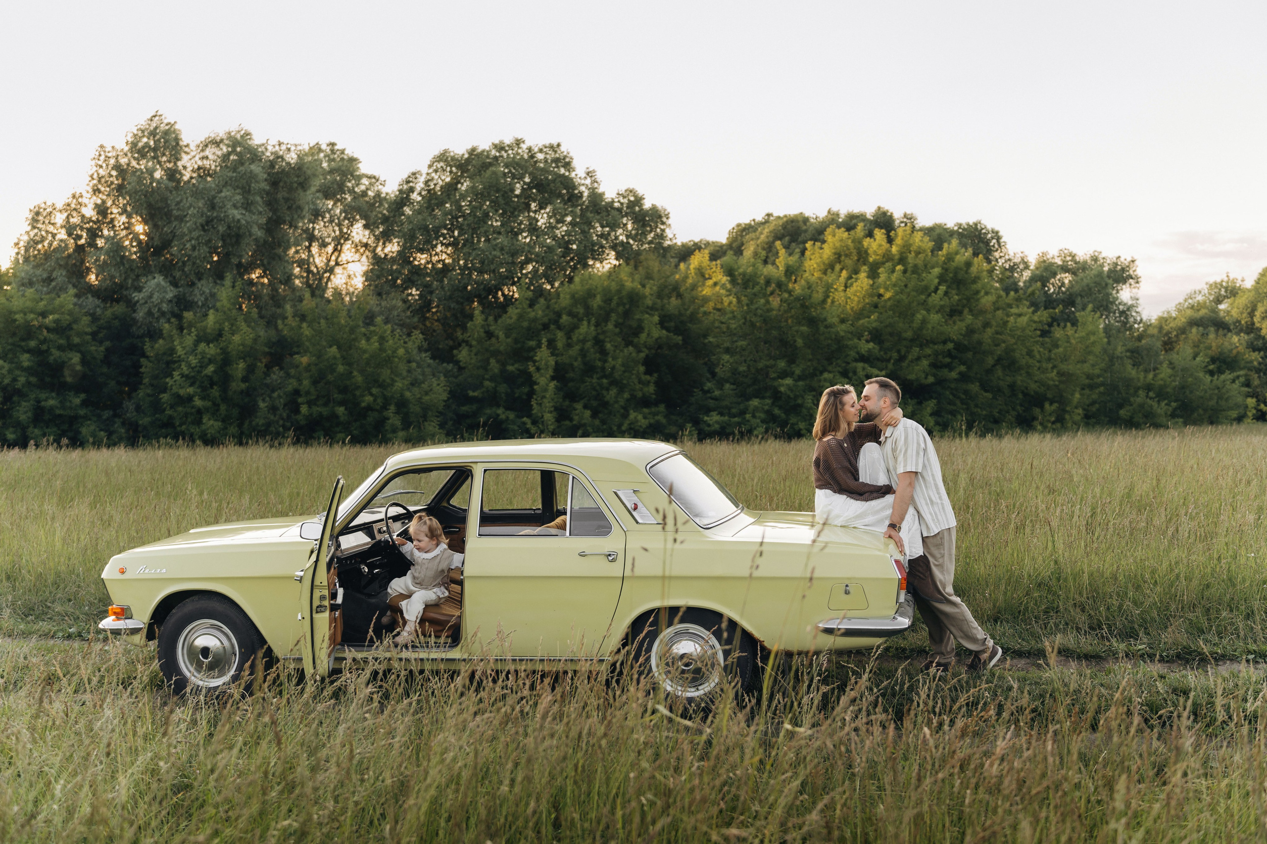 На машине загород. Ваш фотограф Вика Артемова
