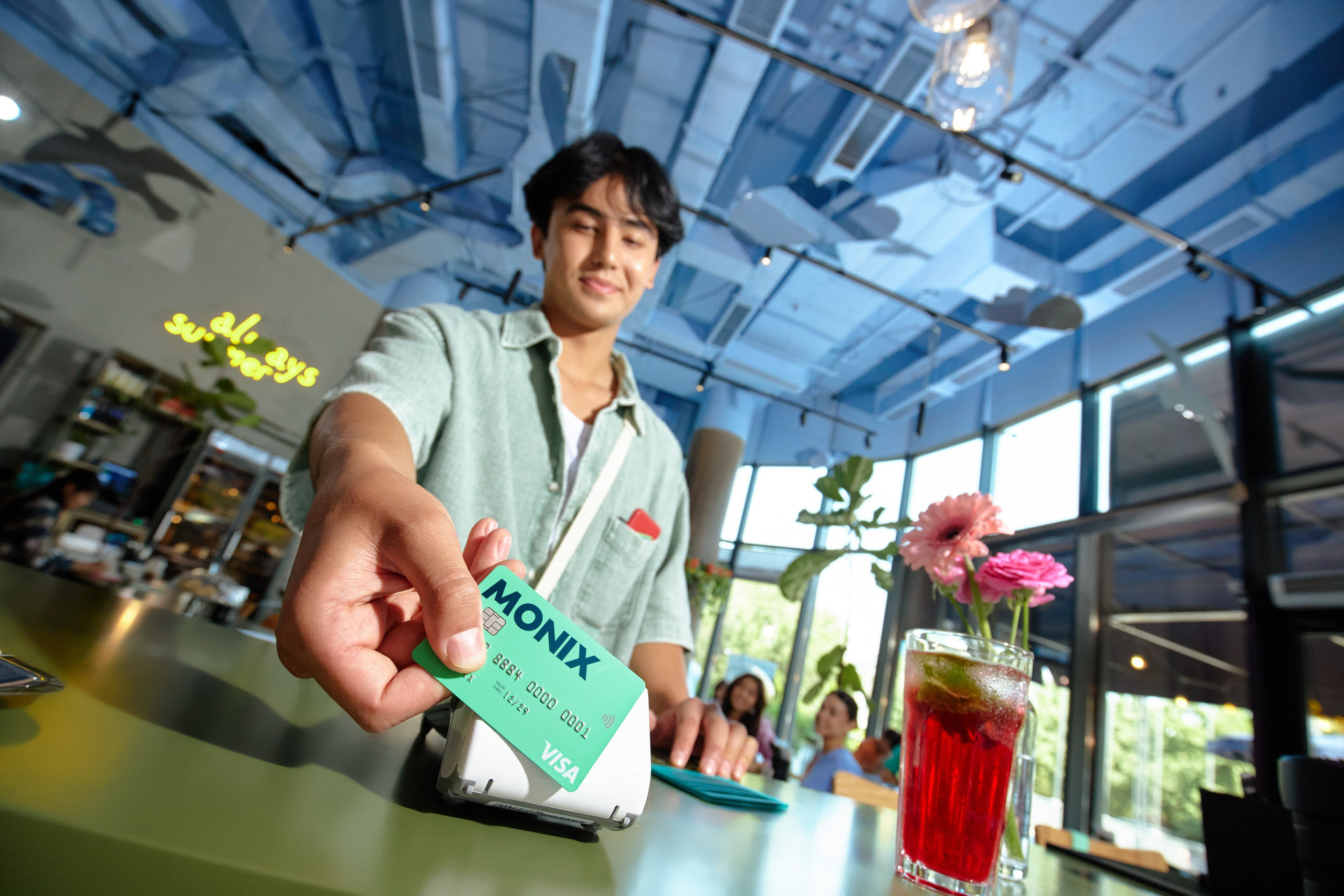 Monix. Fashion and advertising photographer