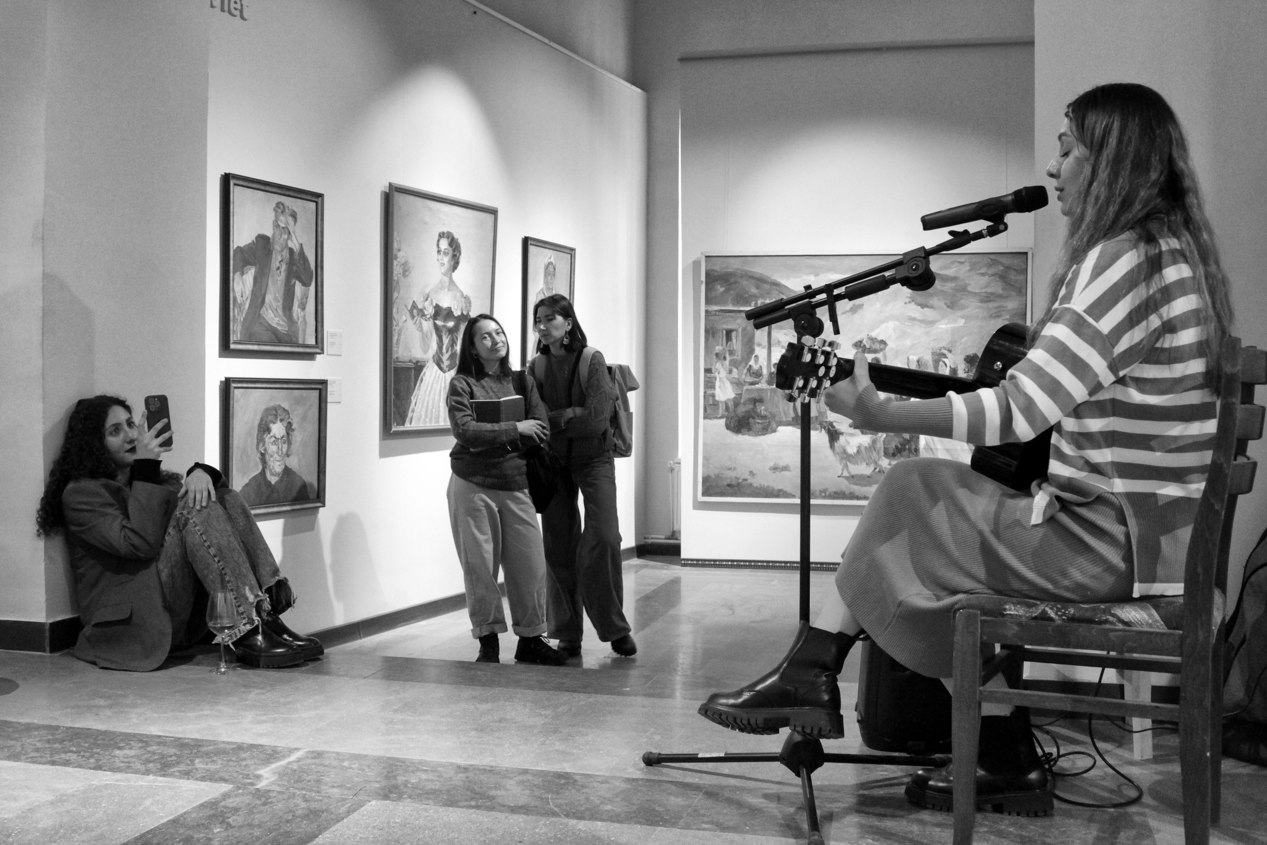 Выставка в г. Гюмри, Армения. Фоторепортаж  Д. Несмелова. Арт-фотограф Ксения Якутович