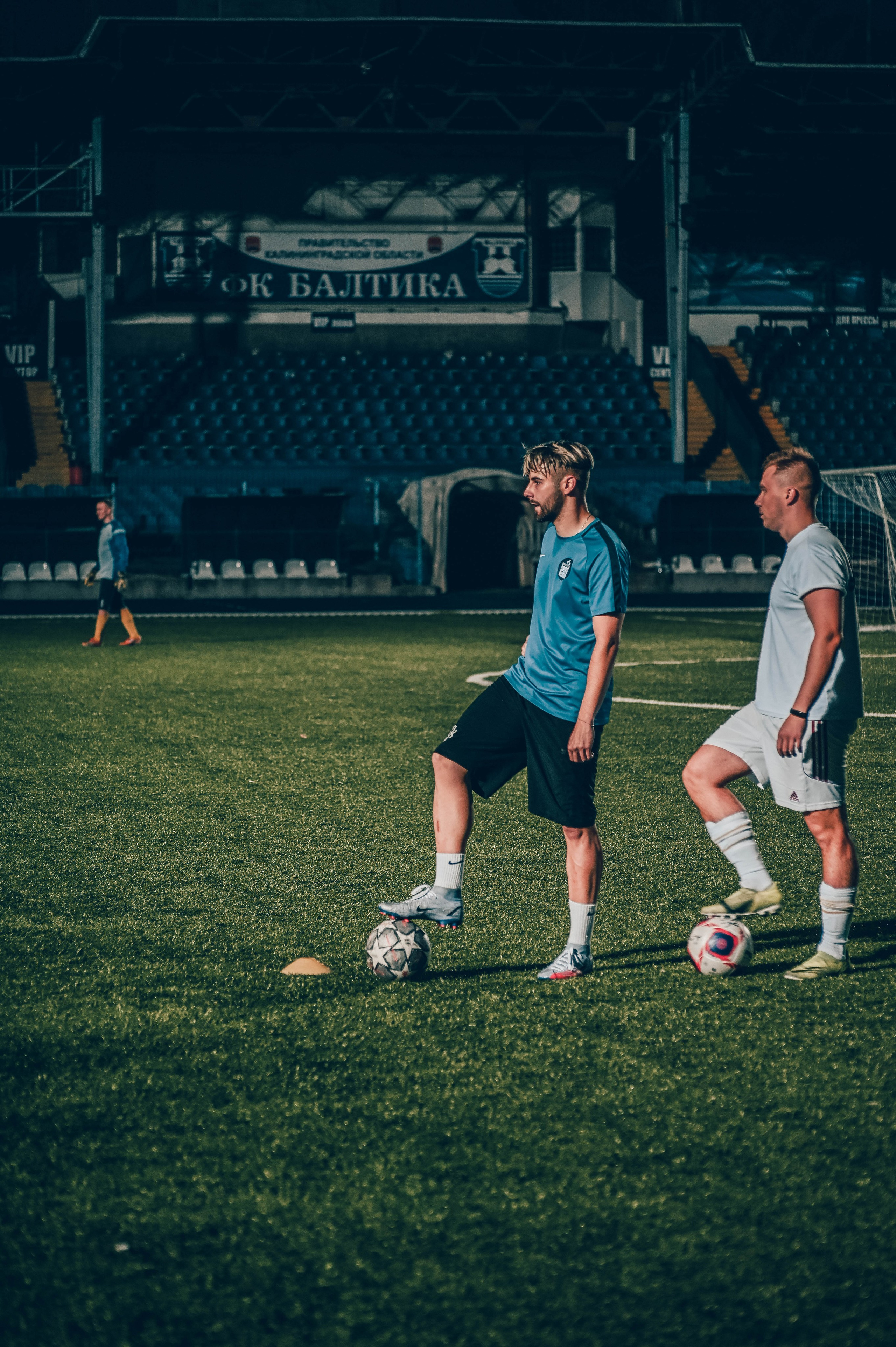 Фотосъёмка футбольной тренировки на стадионе. Фотограф Александр Орымбаев