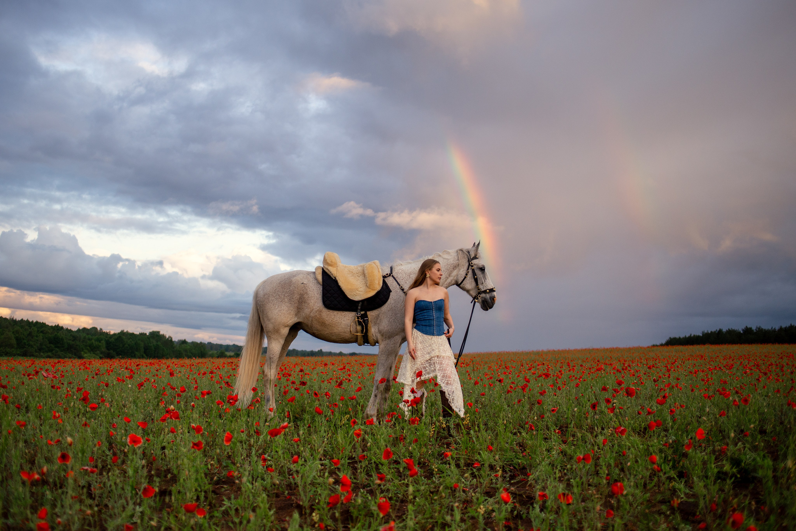 Фотосессия в маковых полях