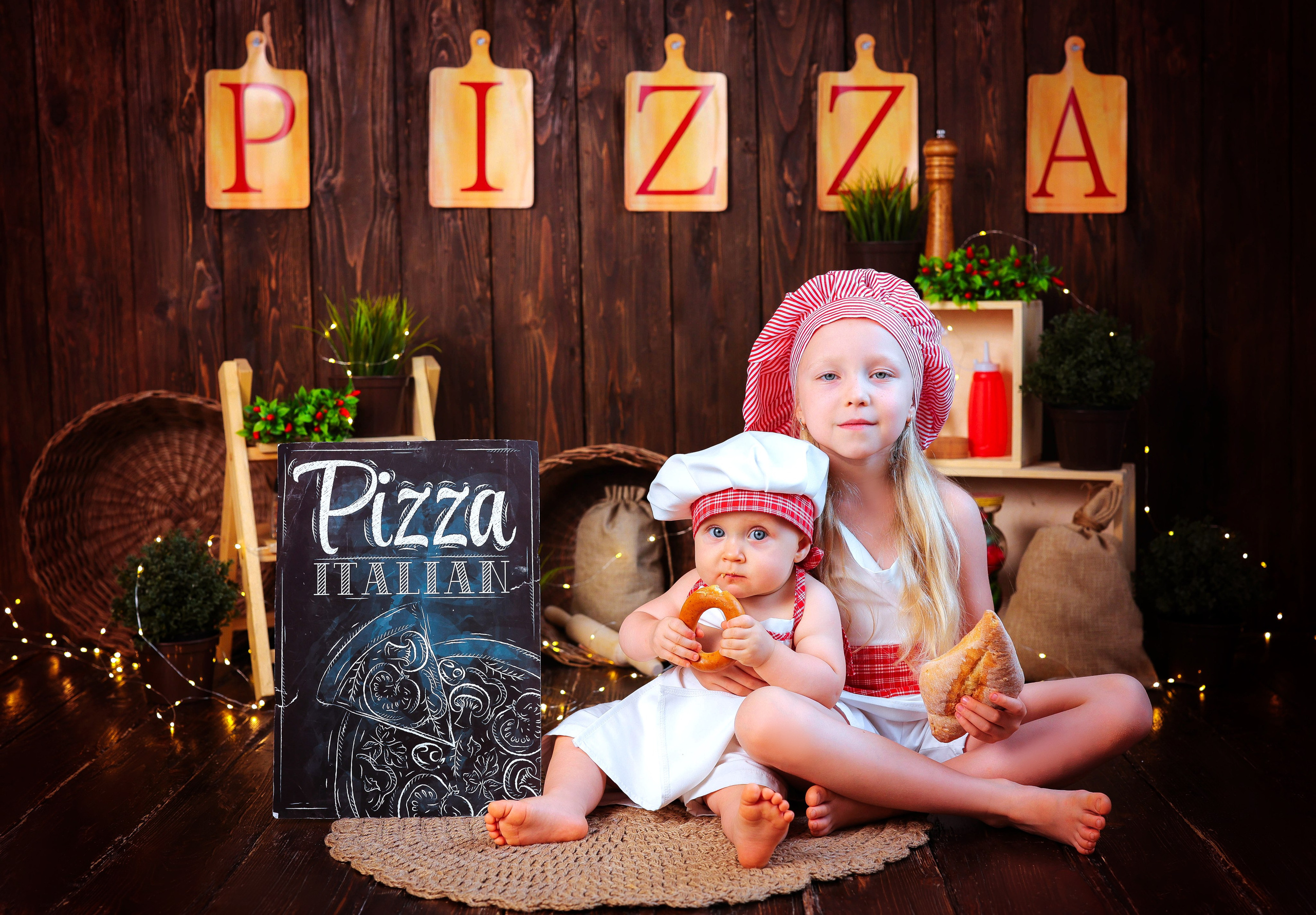 Малышки Антураж