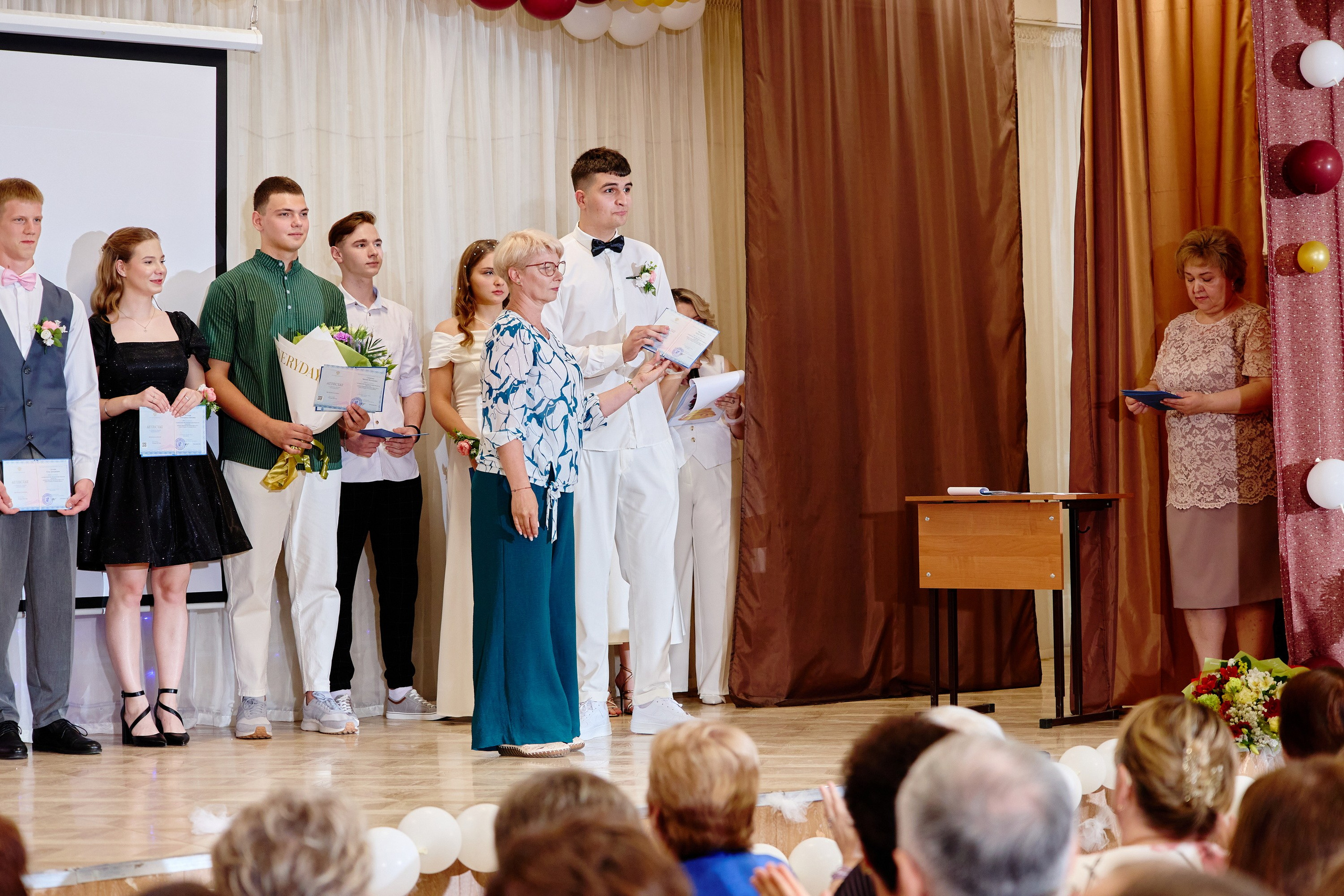 Выпускной 35 Сош. Фотограф Выпускные альбомы Таганрог Сергей Коробченко