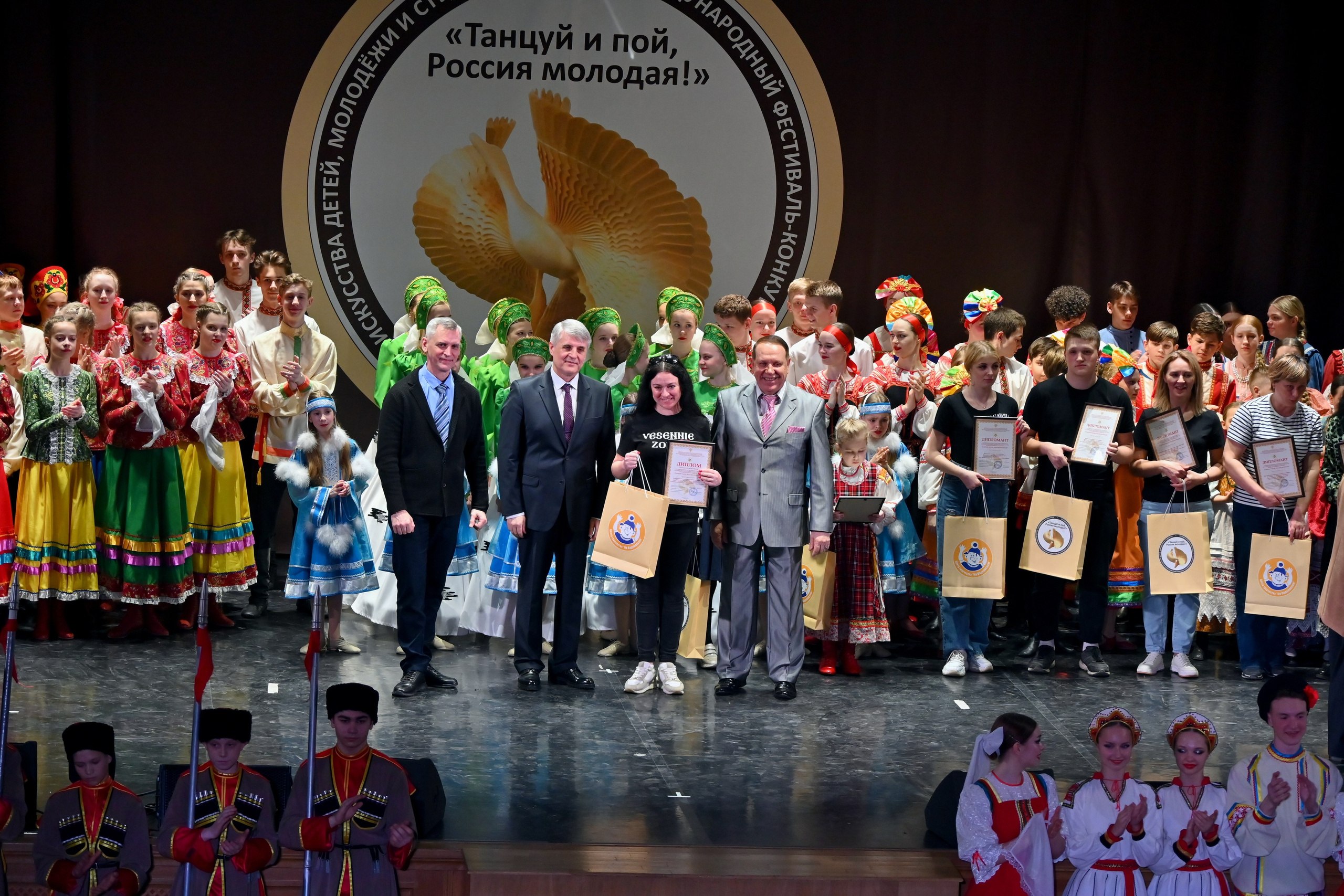 Гала-концерт. Танцуй и пой, Россия Молодая! 22.04.2024. Профессиональный фотограф в Москве Алёна Котова