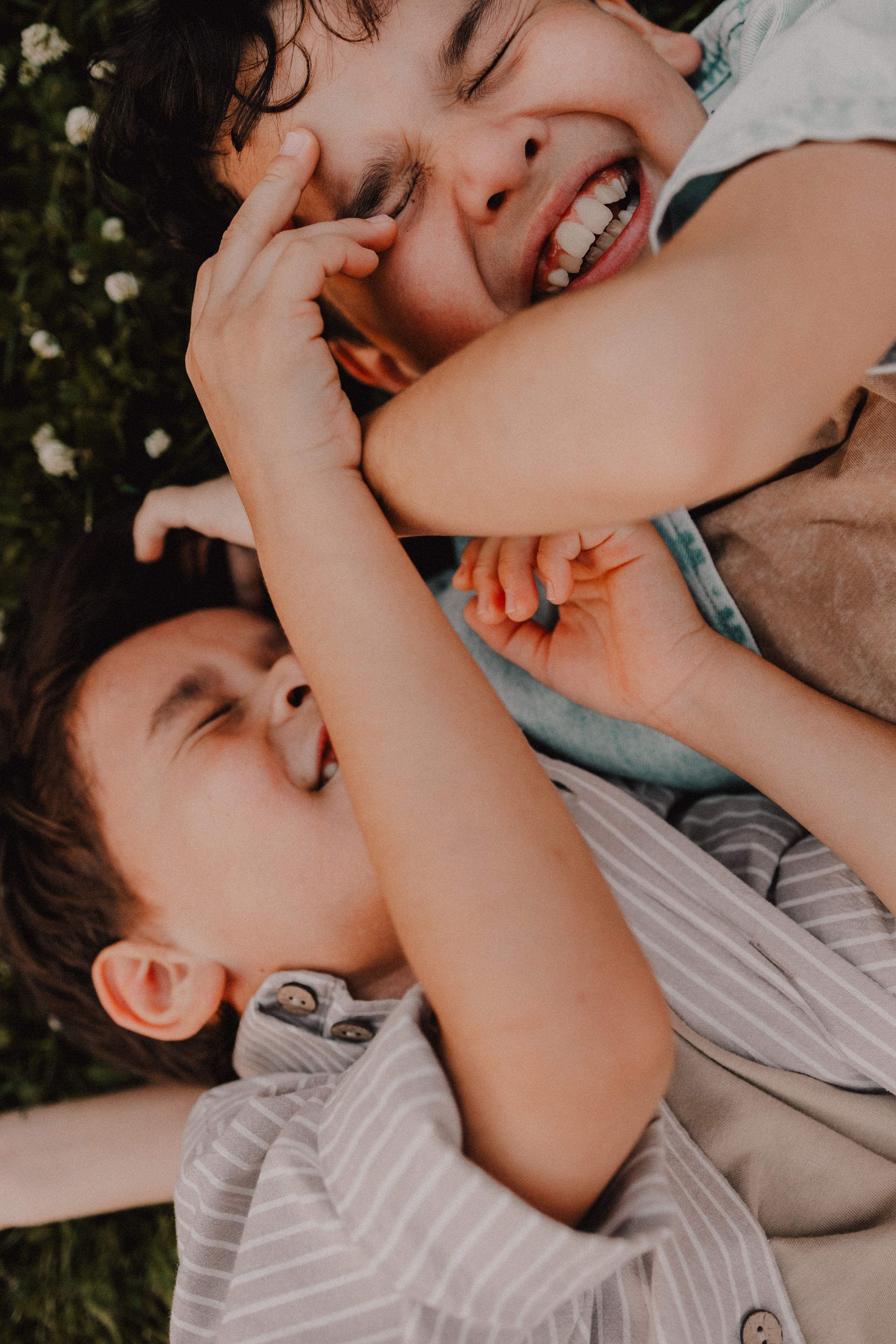 На лужайке. Семейный фотограф Москва