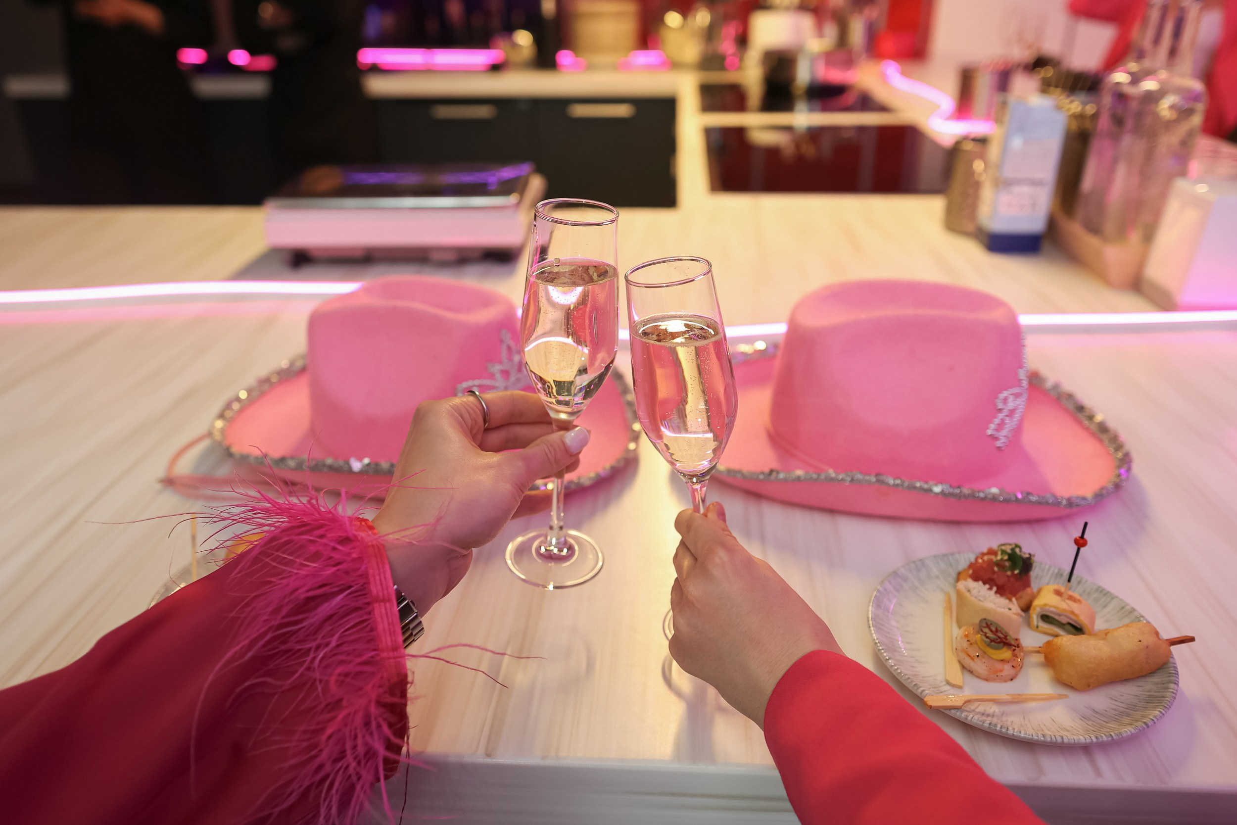 Вечеринка 8 марта в EventyOn. Репортажный фотограф видеограф в Москве Ольга Плаксина