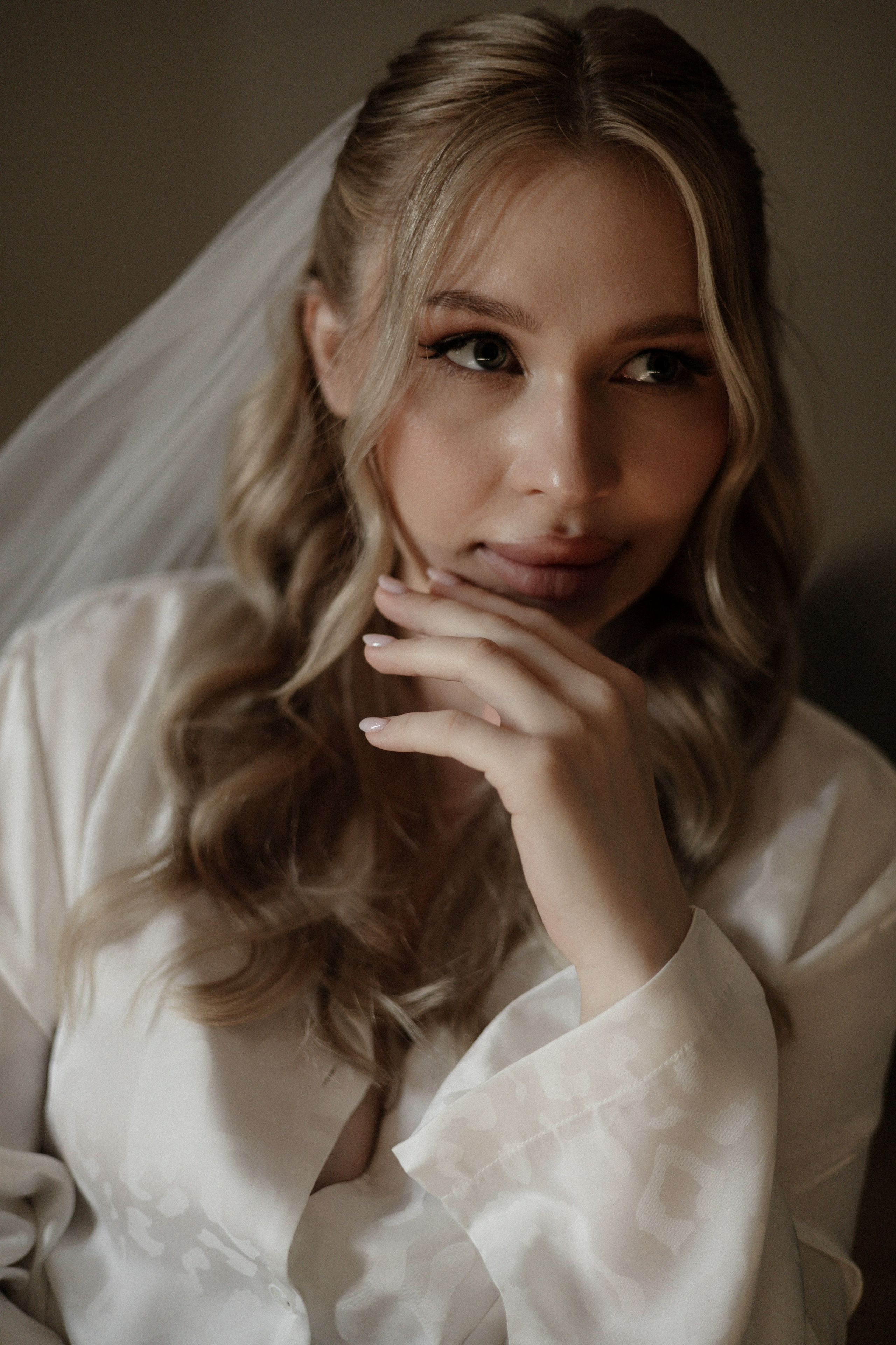 Арина и Дима. Сборы, роспись и прогулка. Свадебный и портретный фотограф в Москве Анастасия Масюк