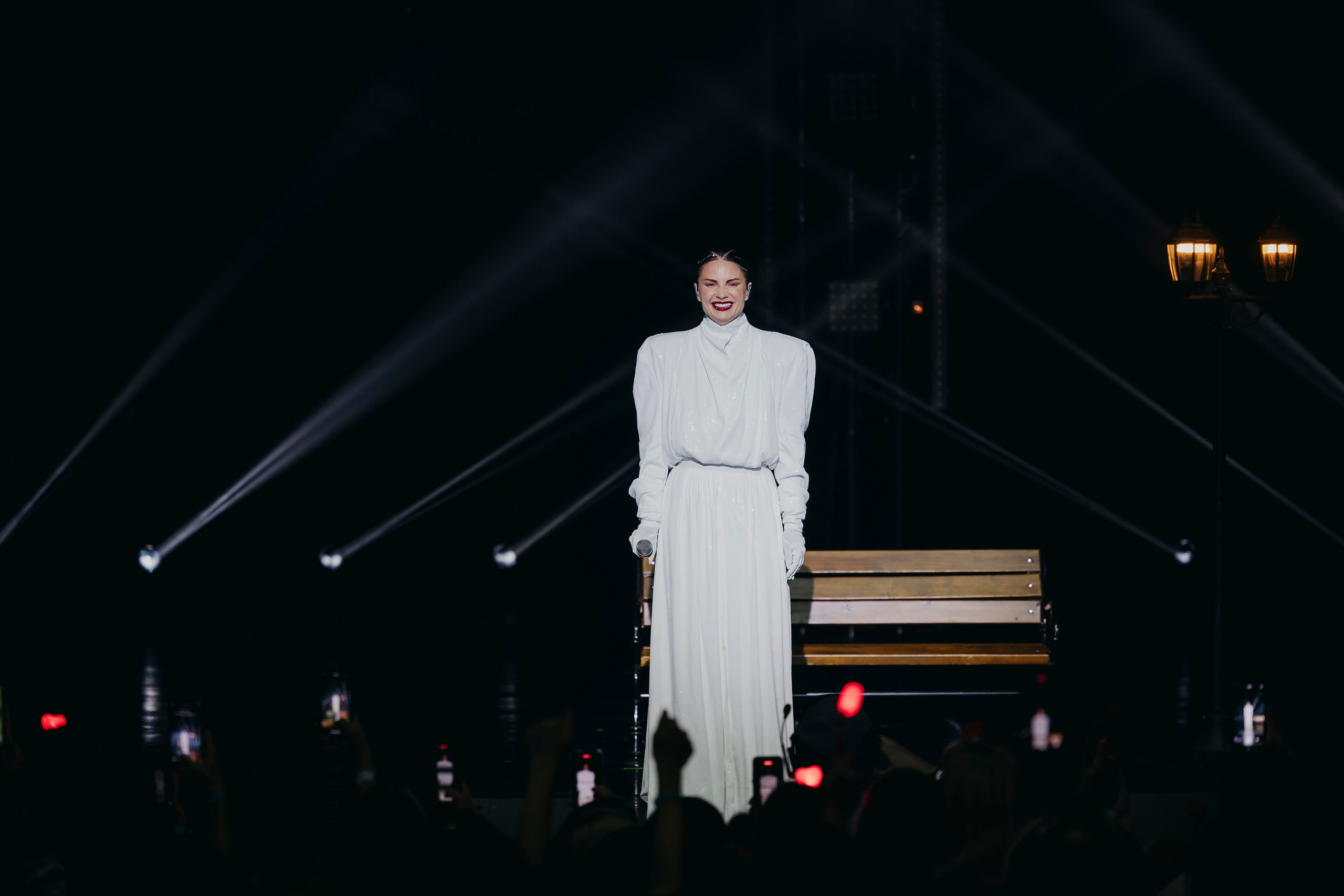 Ева Власова: «Танцуй вопреки», Crocus City Hall. «Птичка на проводе»: информационный портал в Москве