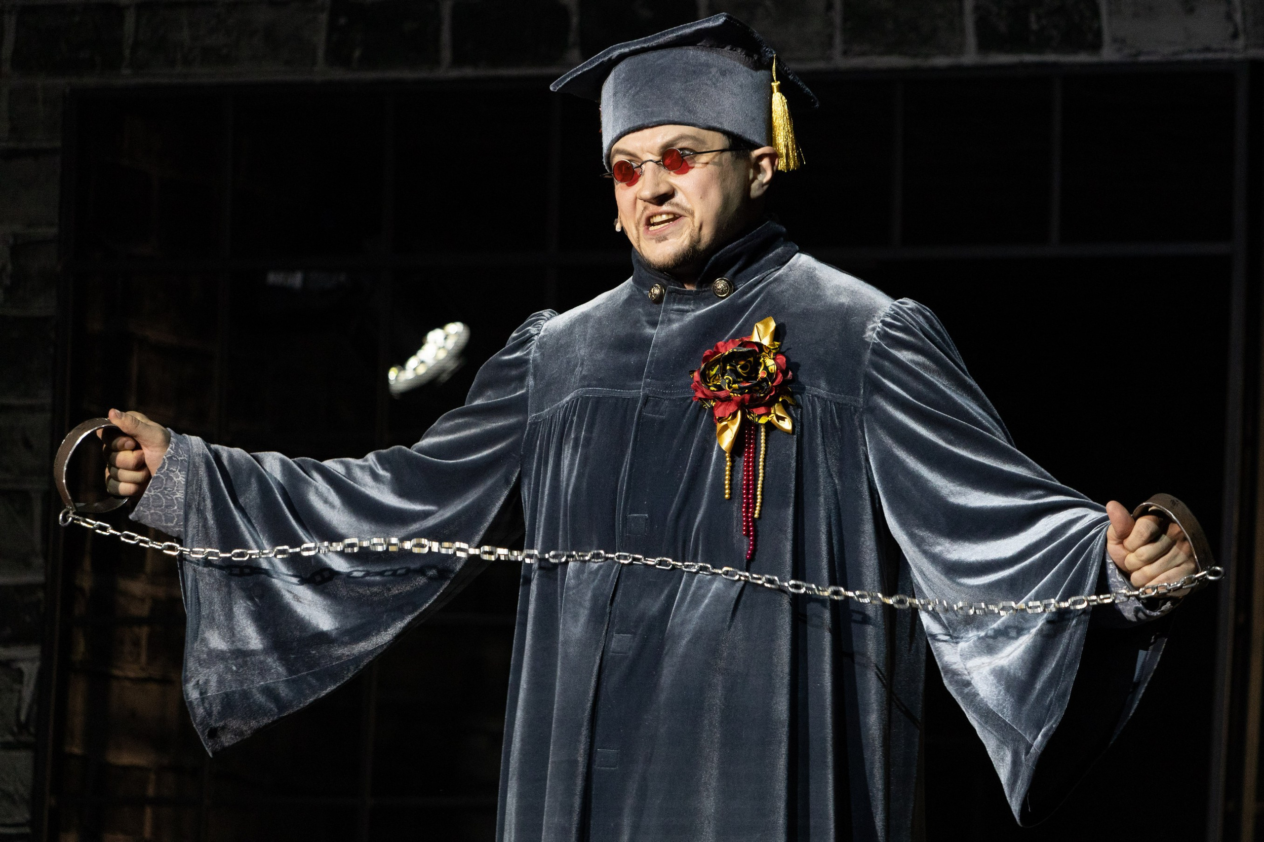 Летучая Мышь, _Чехов Центр. Фотограф. г. Южно-Сахалинск. Олег Толстов