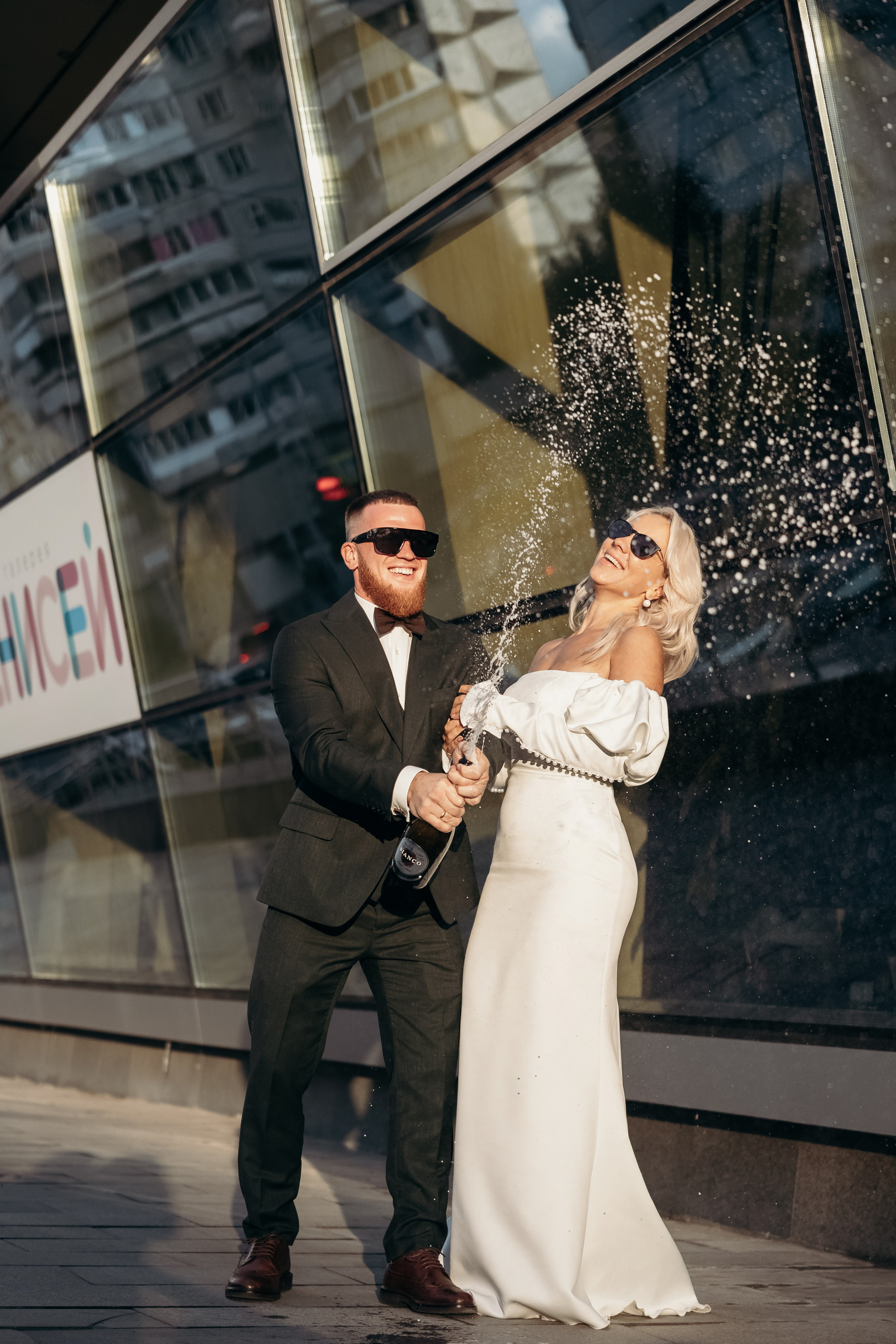 Александр и Елена (сборы, ресторан). Фотограф свадебный семейный в Красноярске Шукшина Наталья