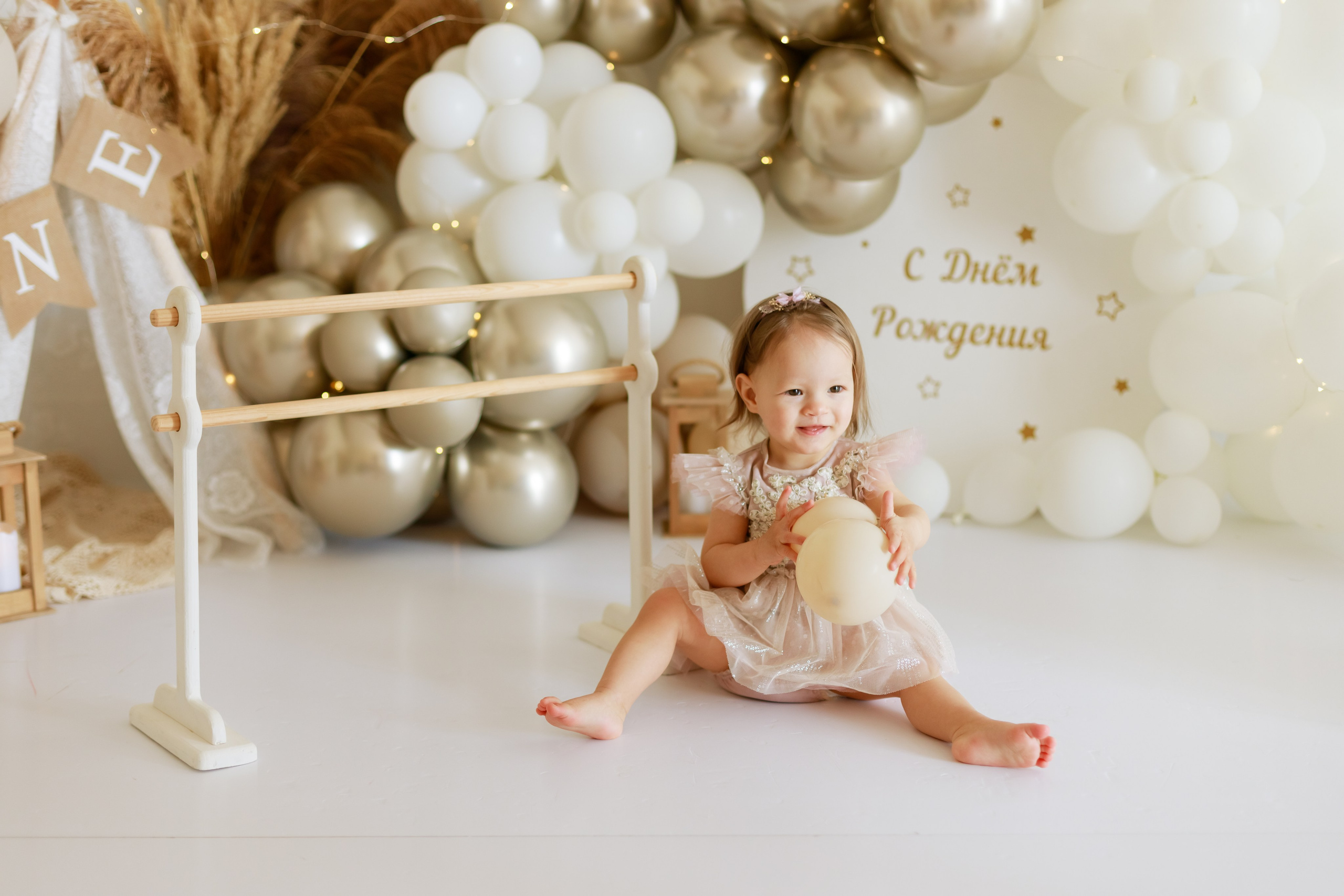 Фотосессия годика с шариками в студии Краснодара. Детский и семейный фотограф в Краснодаре Альбина Морозова