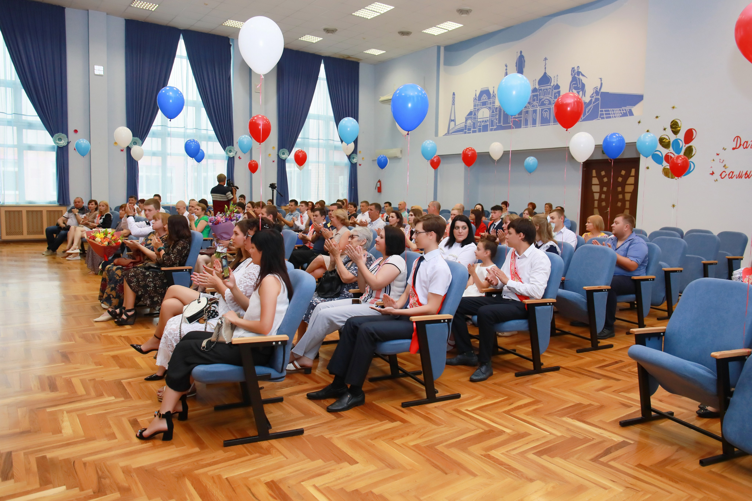 Вручение аттестатов (СОШ 101). Детский семейный фотограф Краснодар