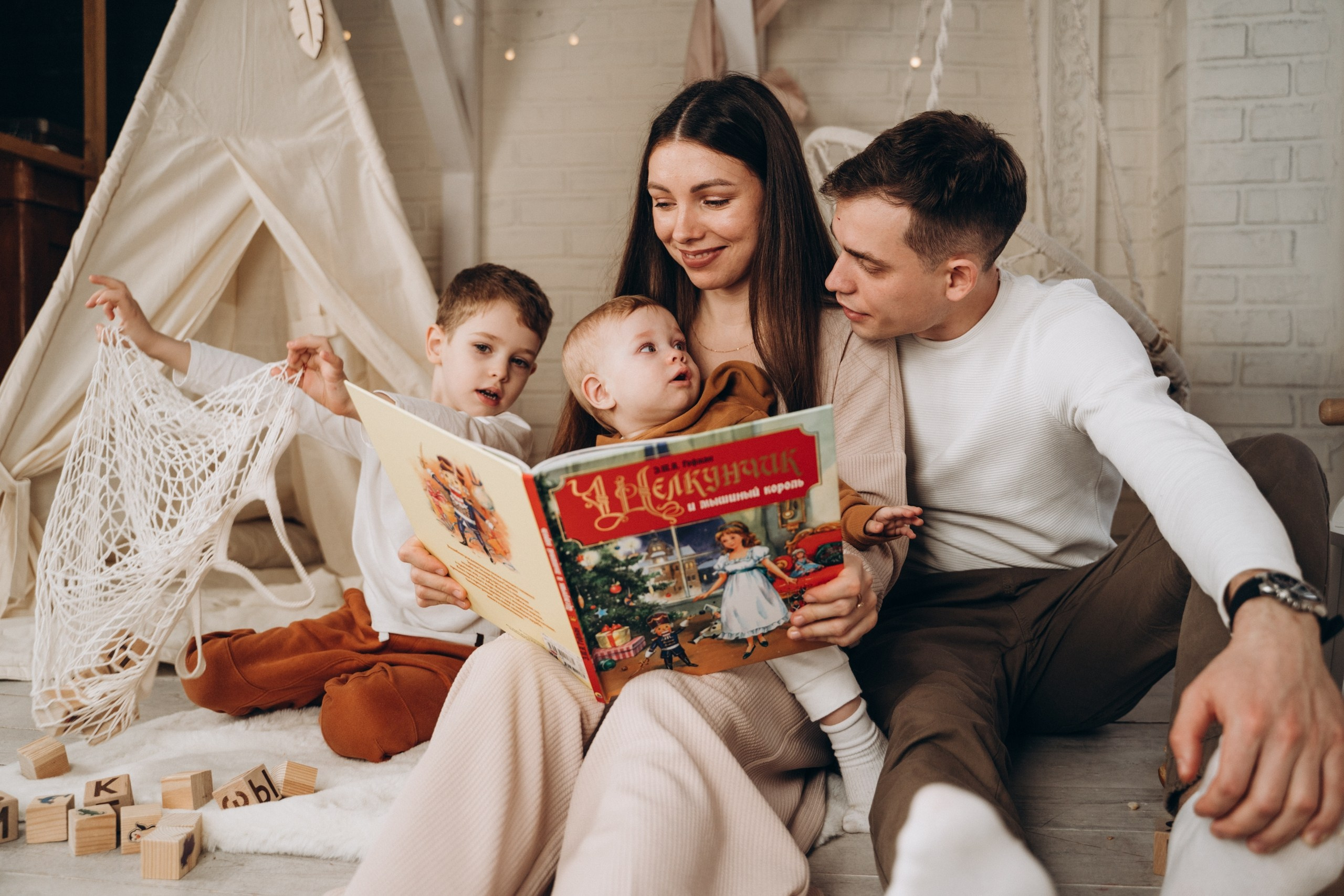 Семейная фотосессия в студии Новороссийск. Фотограф Екатерина в городе Новороссийск