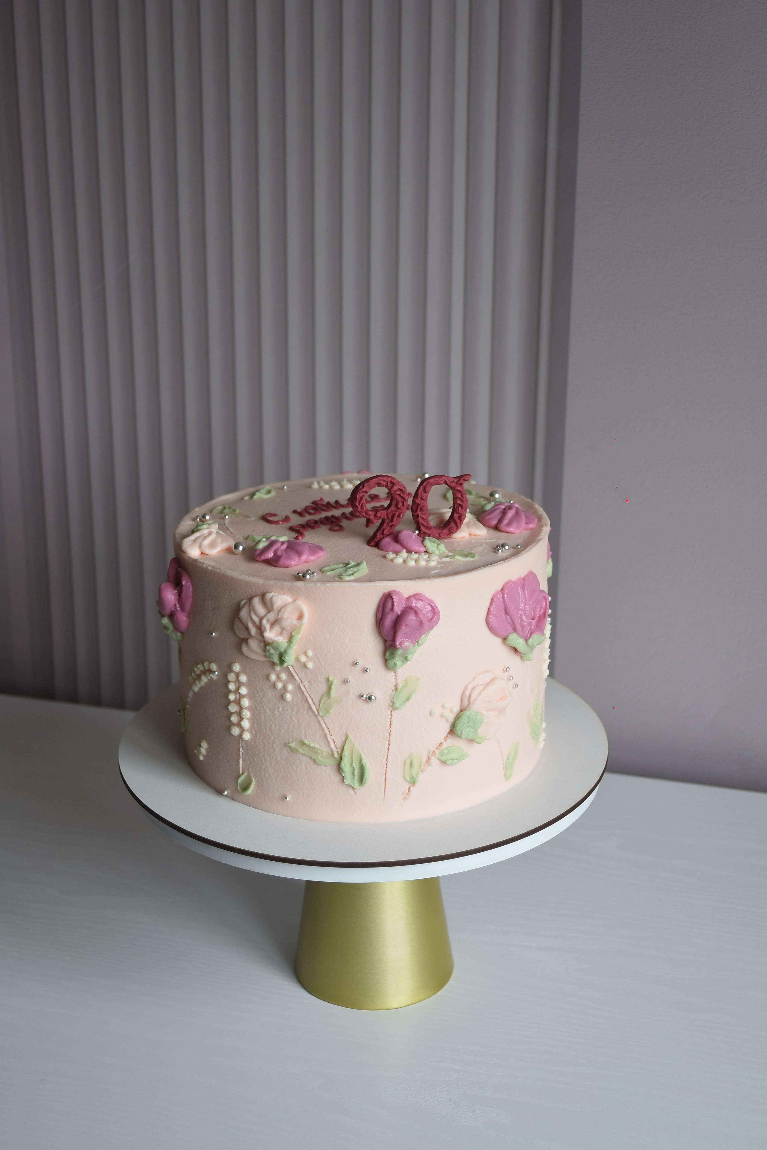 Торты на праздники. Семейная кондитерская. Торты и десерты на заказ в Москве и области