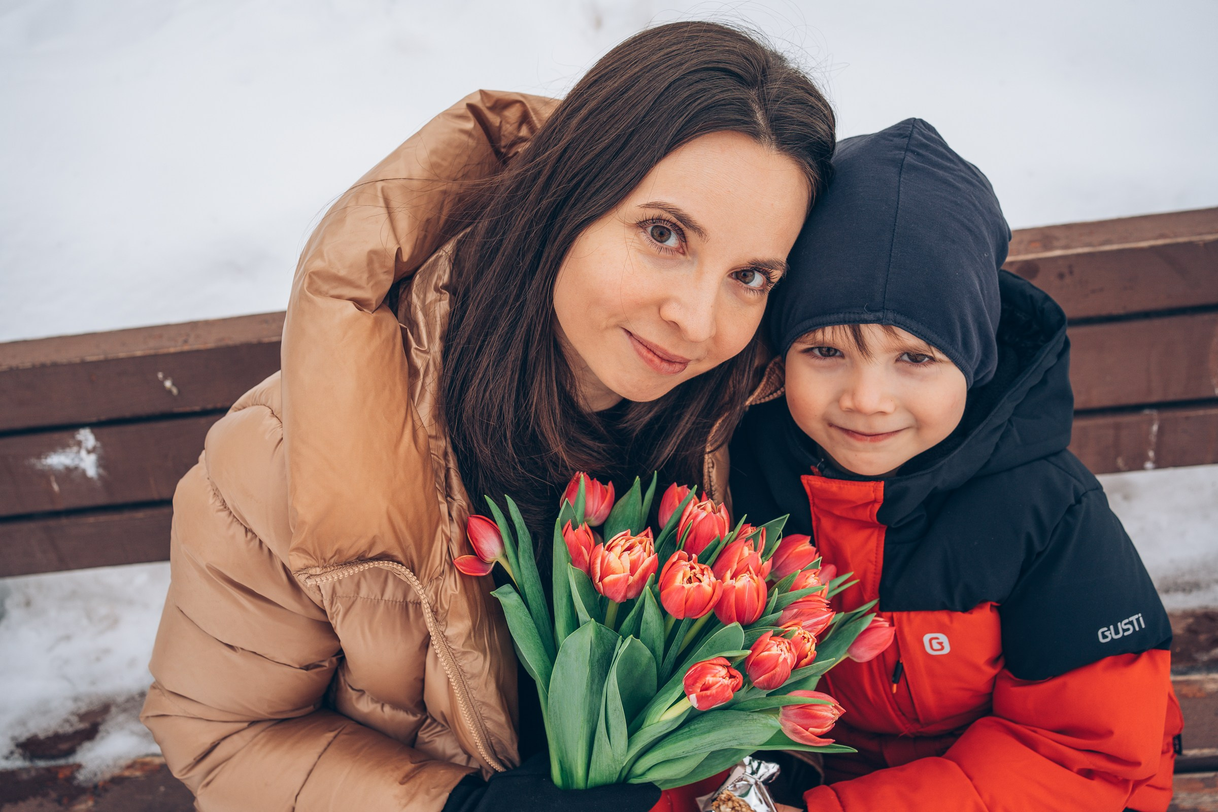 Ксюша и Тюльпаны женская съемка. Семейный видеограф и фотограф Соснина Марина
