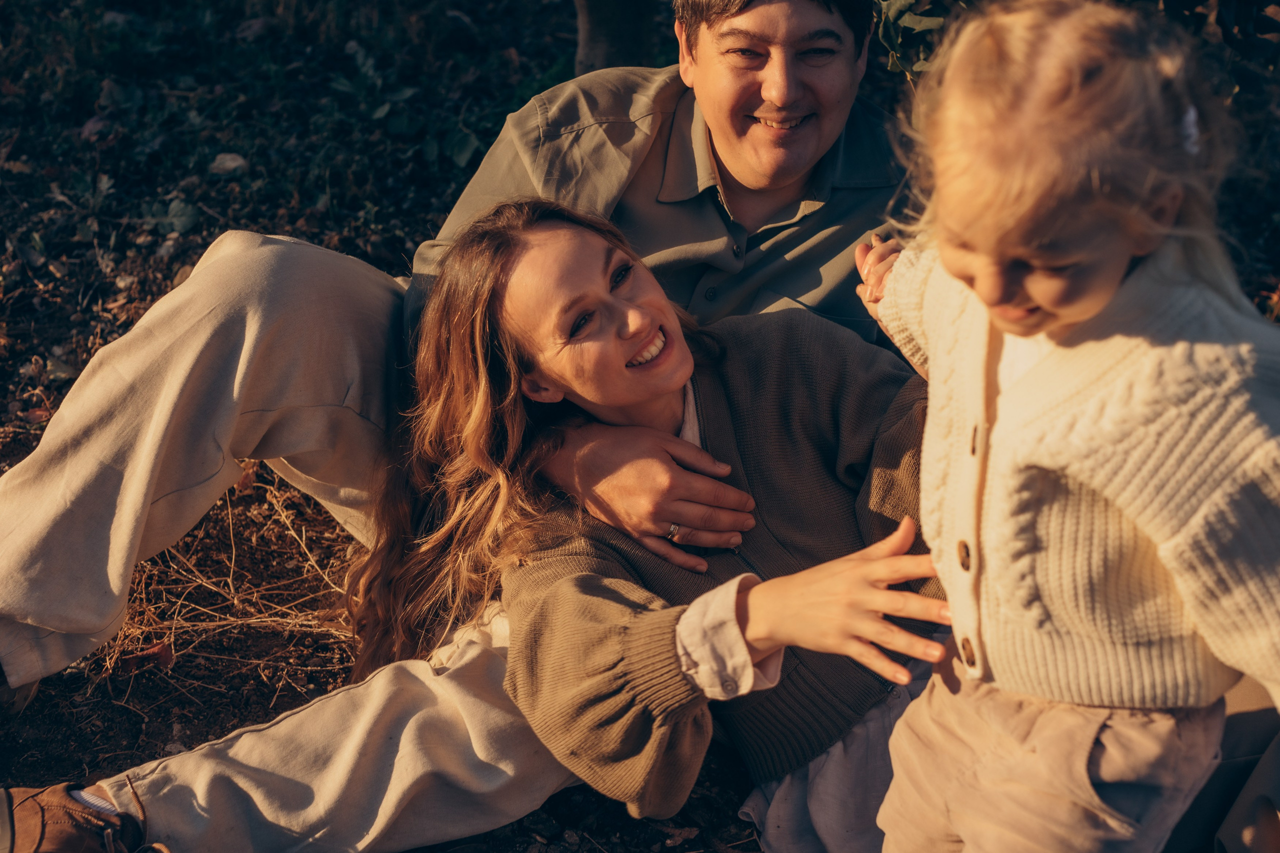A warm afternoon in the field, just us and the time to be together. Katerina Nord | Wedding and Couple Photographer in Germany and Europe