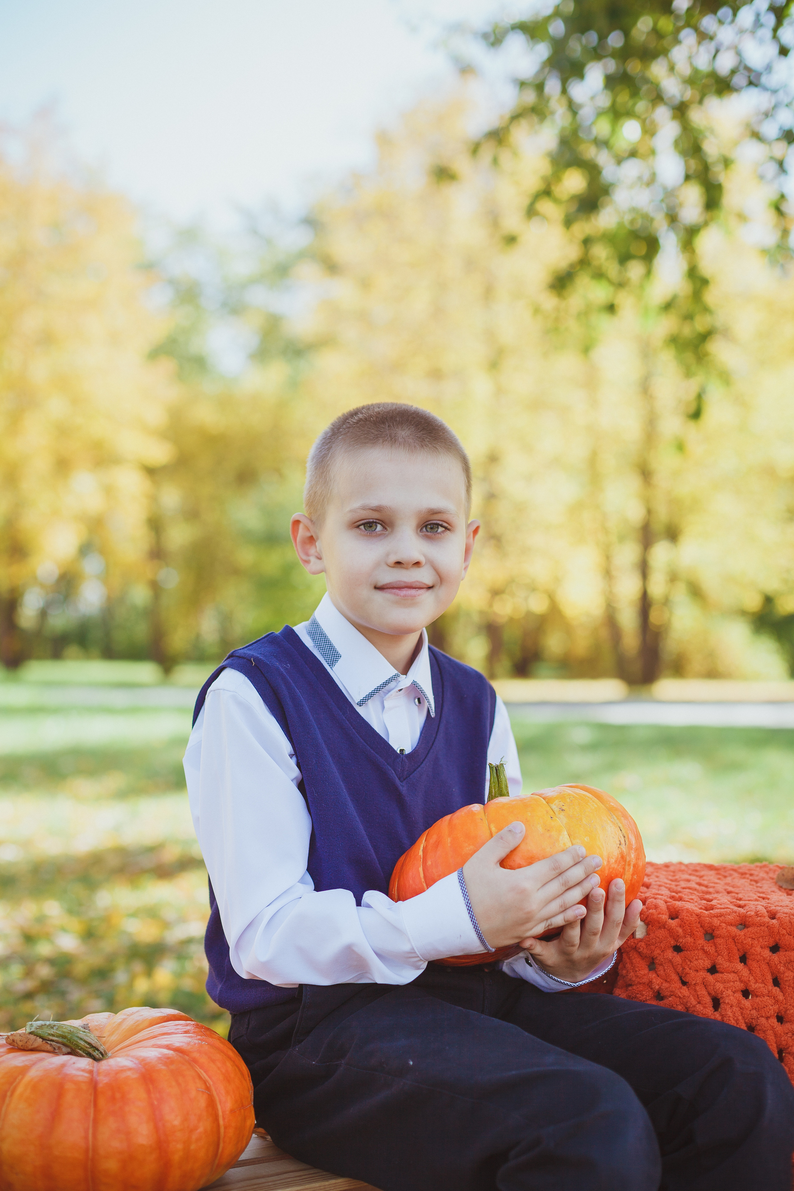 Школьная фотосессия на 31 августа. 1,2,3 сентября. Портреты детей 4-6 штук. Групповые общие 2-5 шт. Цена 450р. (1). Семейный и детский фотограф в Сухом Логу Ольга Кайгородова