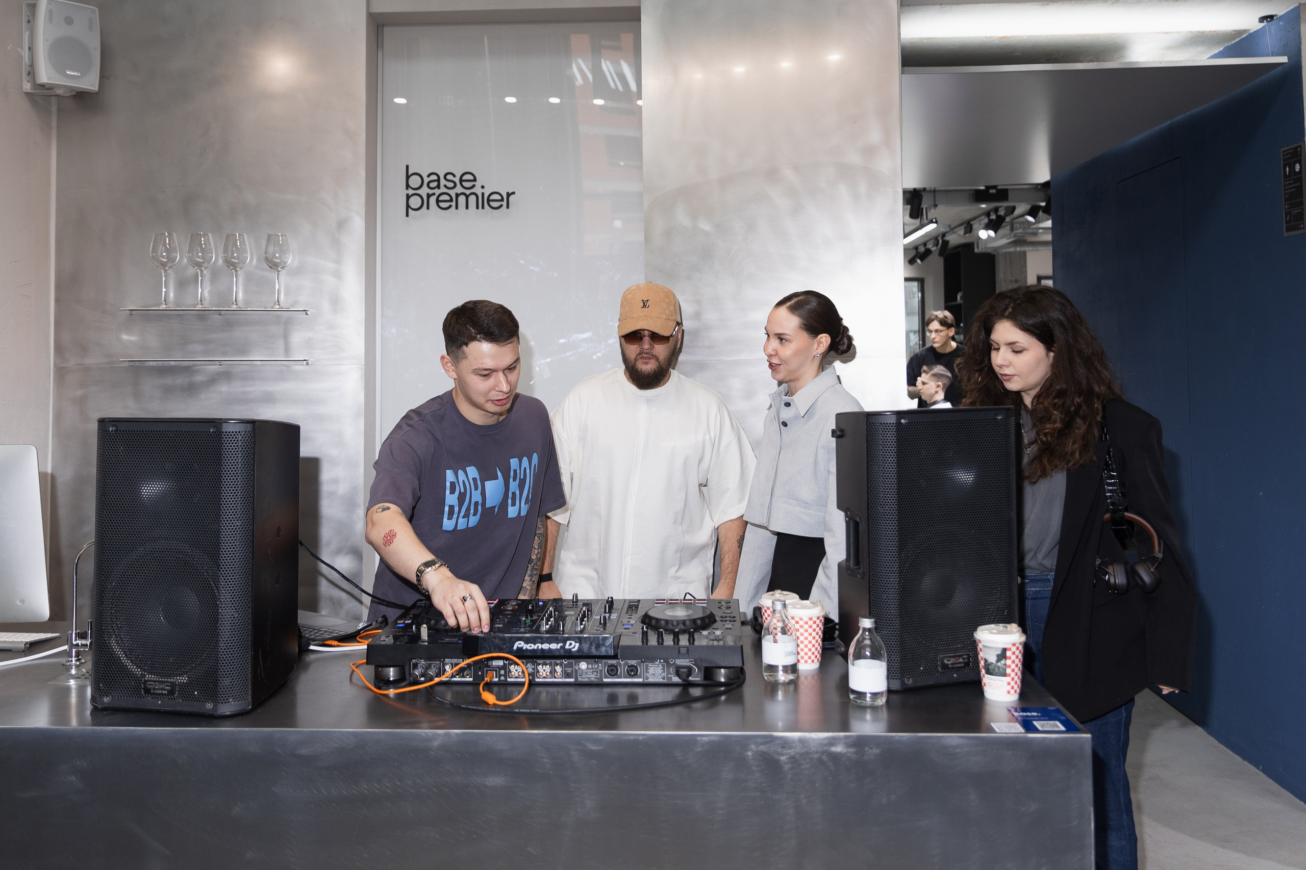 Base | открытие барбершопа. Showbiz | Fashion | Reportage