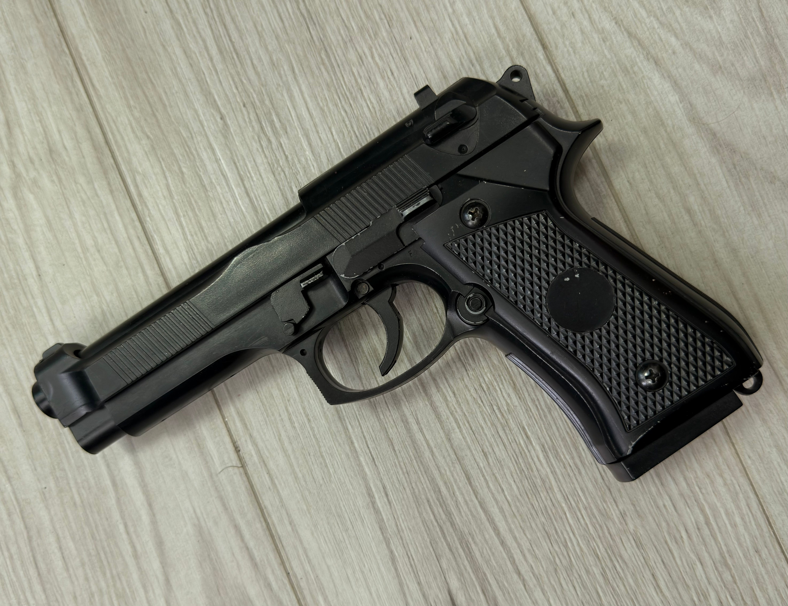 Оружейная в аренду. Аренда костюмов, платьев и реквизита для фотосессий на Камчатке