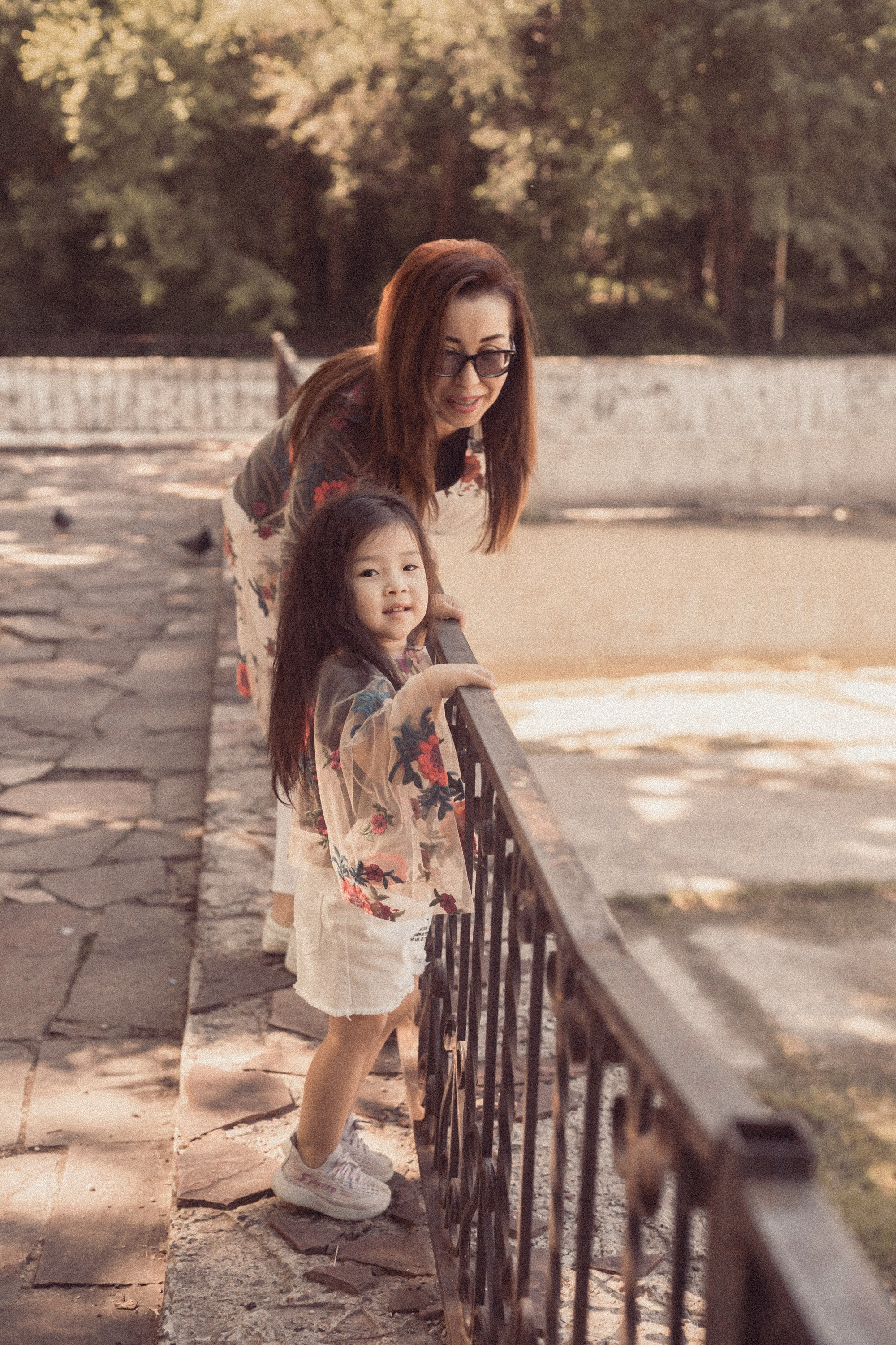 Летняя прогулка мамы и дочери. Фотограф Наталья Гончарова. Снимаю живые портреты в Алматы