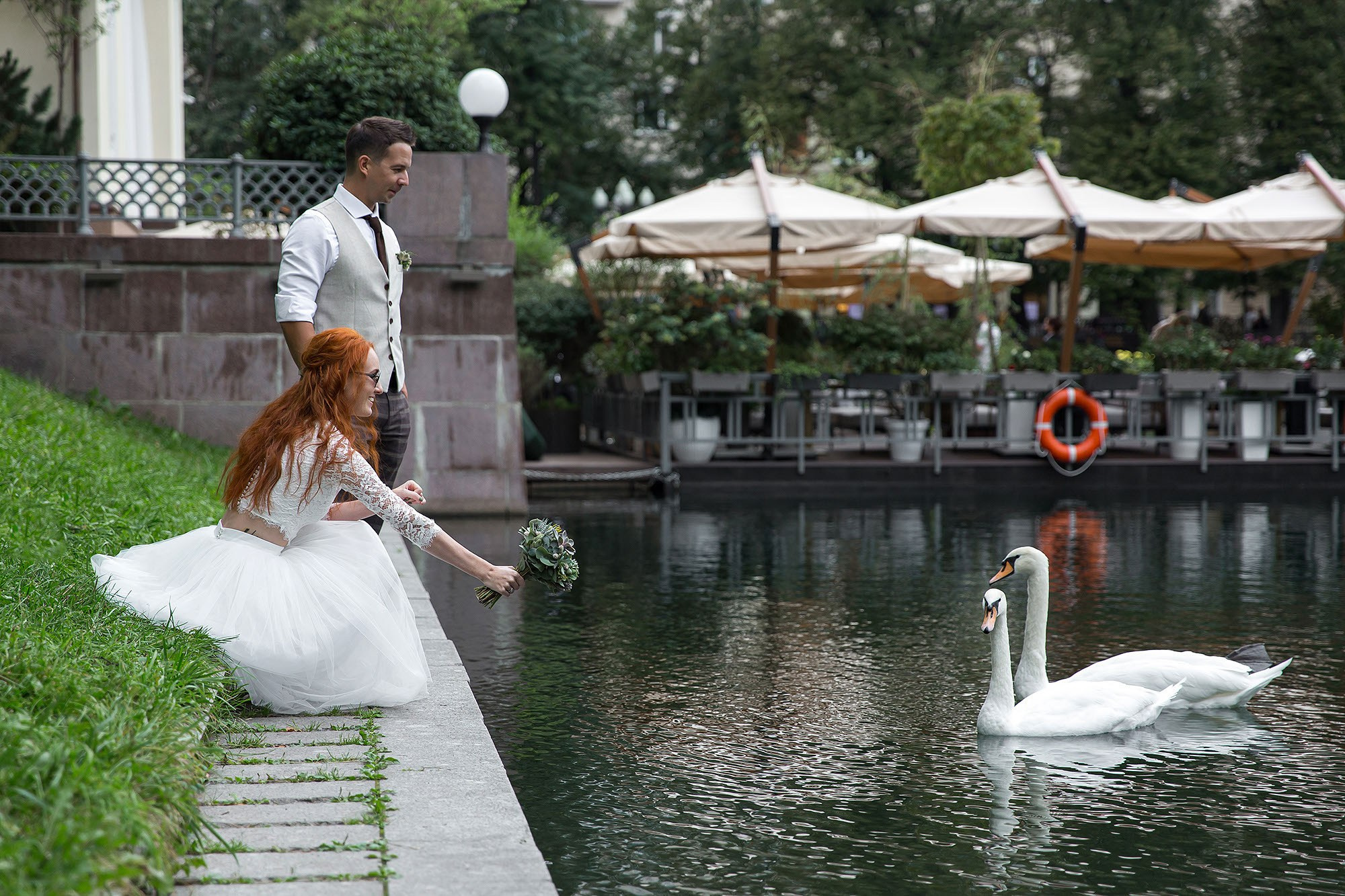 Прогулка, фотосессия жениха и невесты. Свадебная съемка. Фотограф в Москве Валерий Боцман
