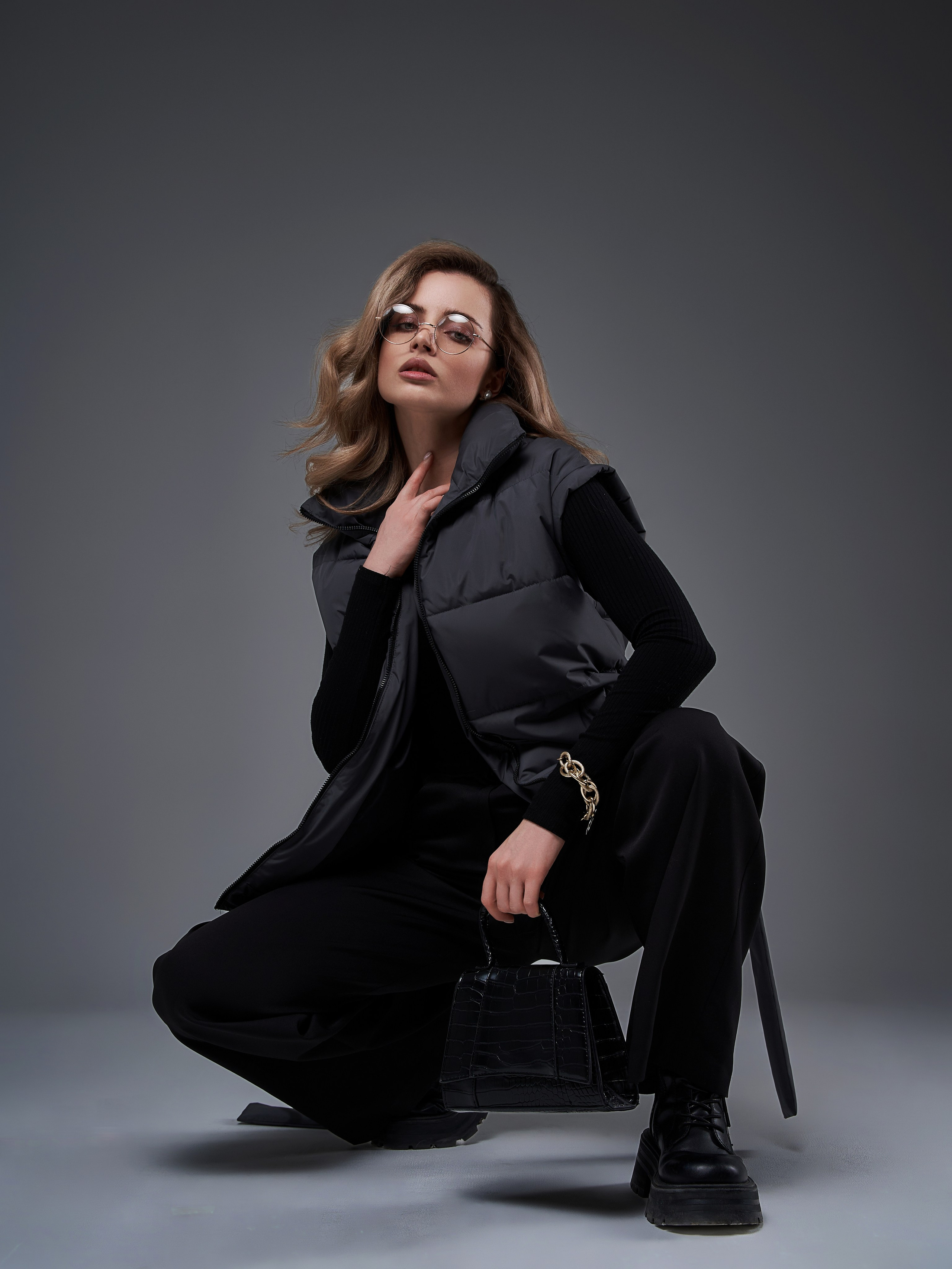 Желетки женские. Фотограф для маркетплейсов в Москве