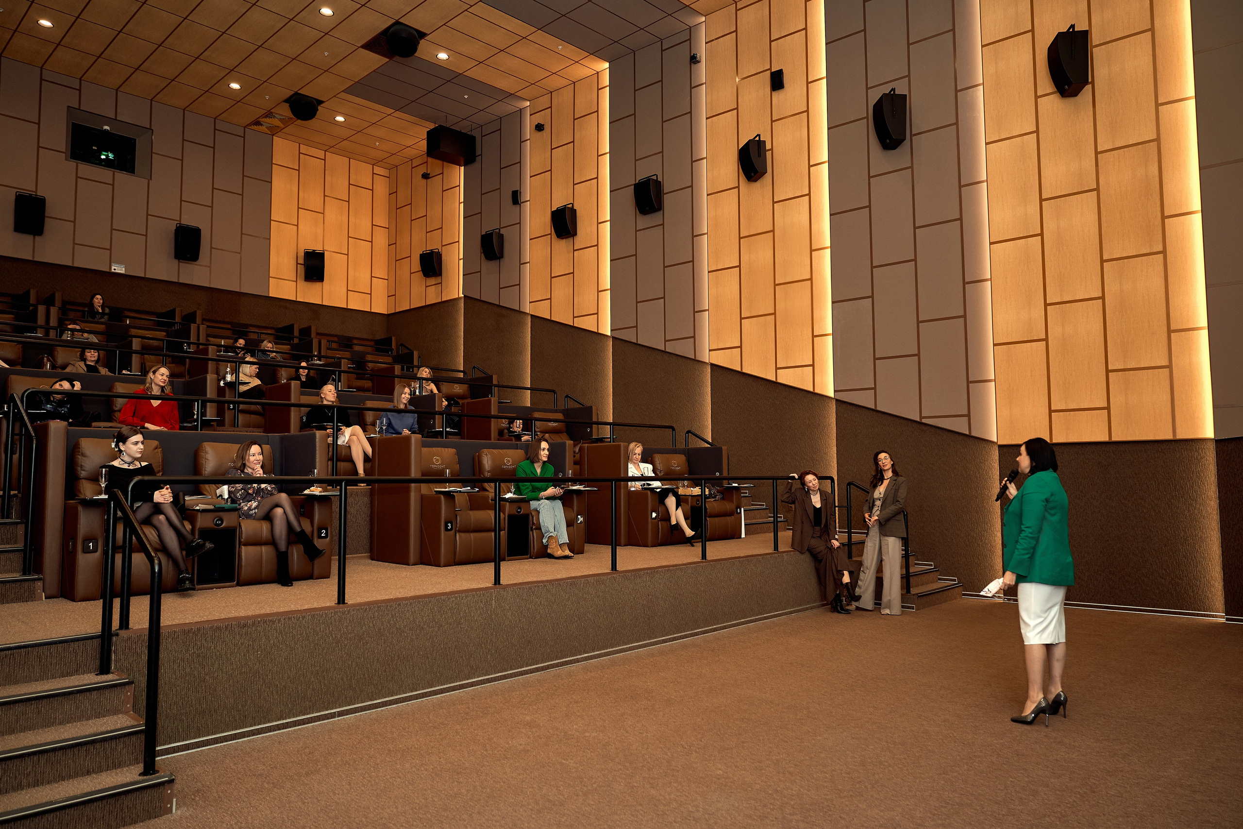 • Горизонт LED. Репортаж. Фотограф, индивидуальные женские, мужские фотосессии в Ростове-на-Дону