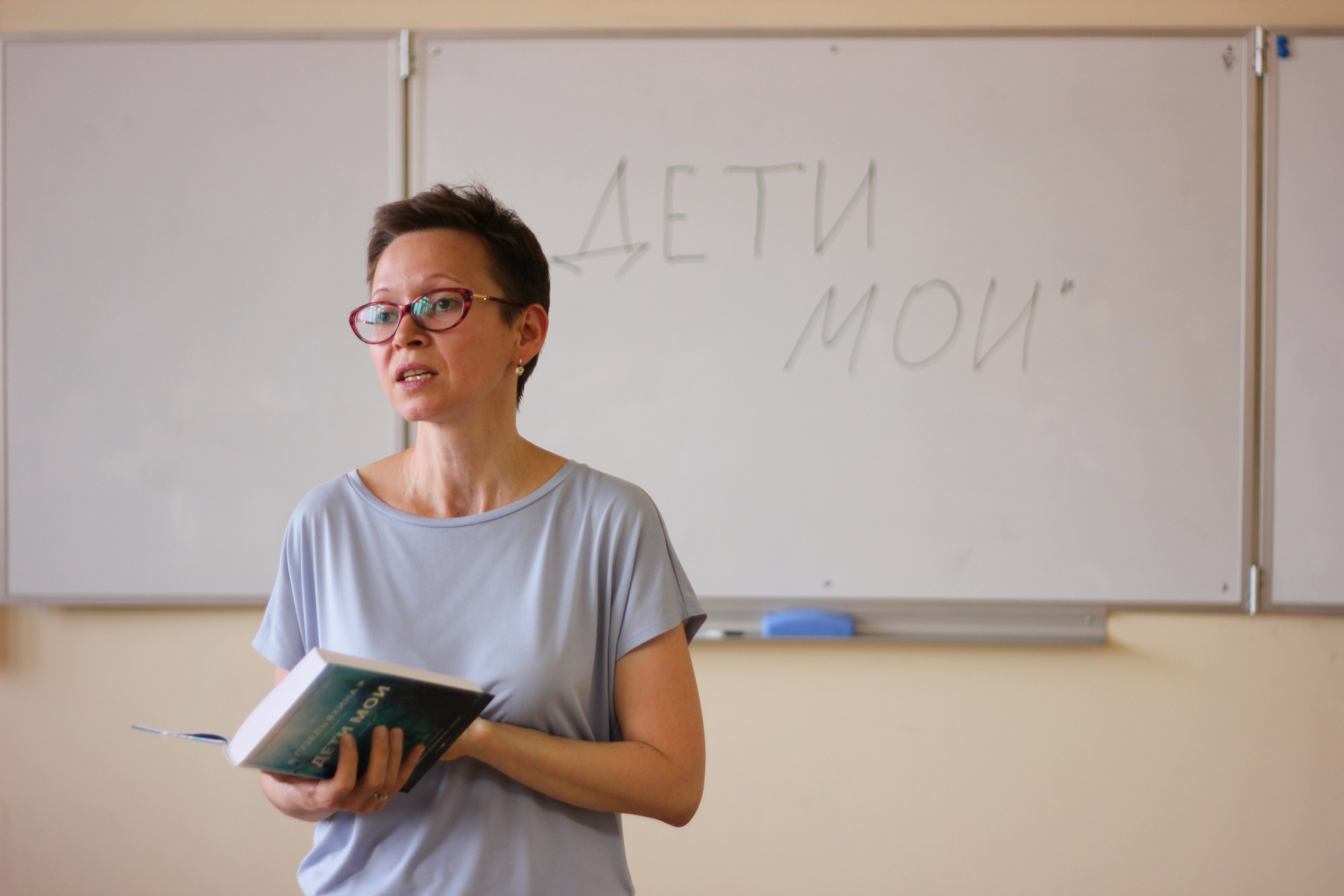 Презентация книг Гузели Яхиной и Алексея Иванова. Творческие фотосессии в Москве. Фотоальбом лидера группы ЯЛО
