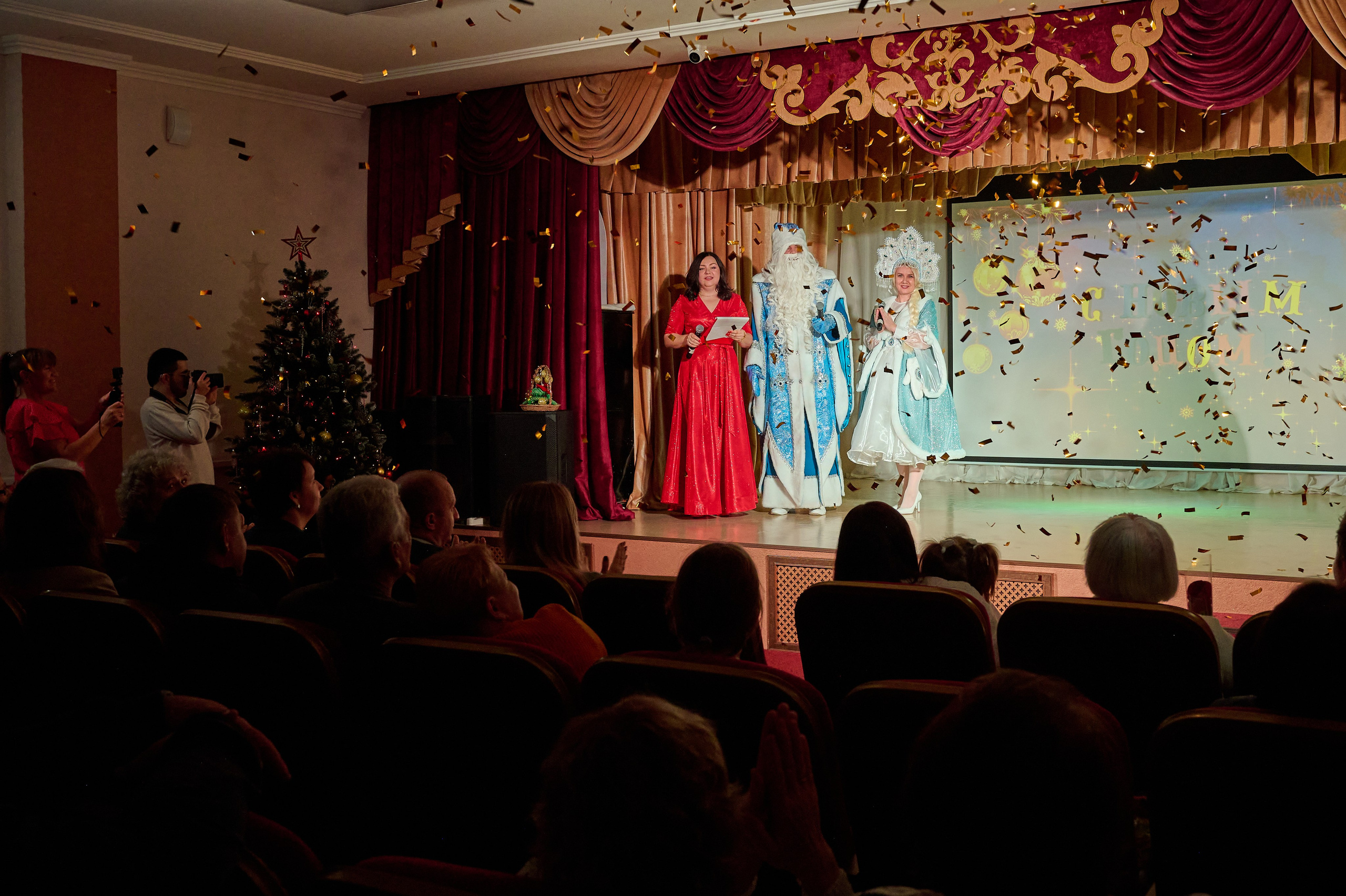 НОвогодний концерт. дк Виноградный. Жизнь курорта Кабардинка в фотографиях