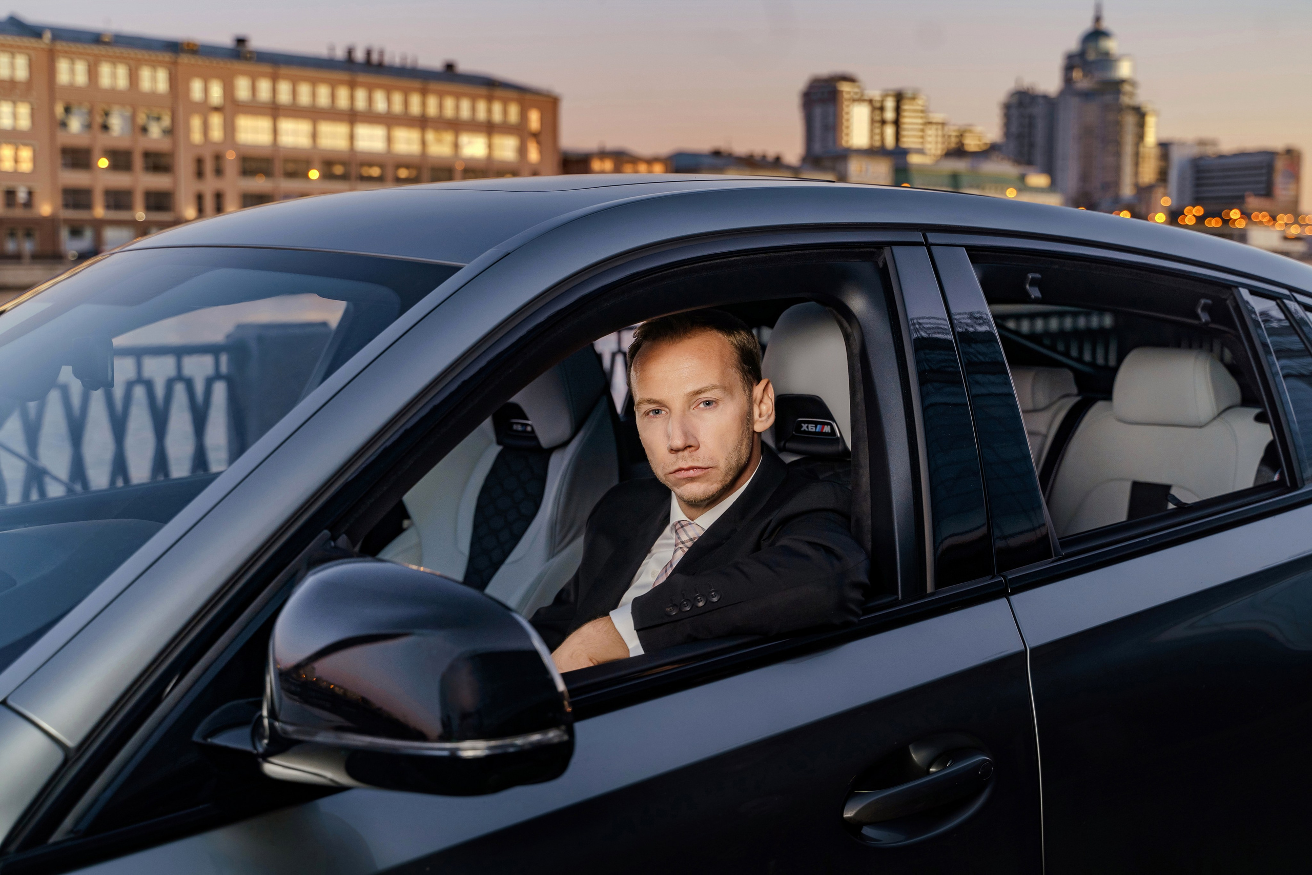 Имиджевые портреты для руководителя компании. КОРПОРАТИВНЫЙ, ИМИДЖЕВЫЙ И РЕПОРТАЖНЫЙ ФОТОГРАФ МАКСИМ МЕШ