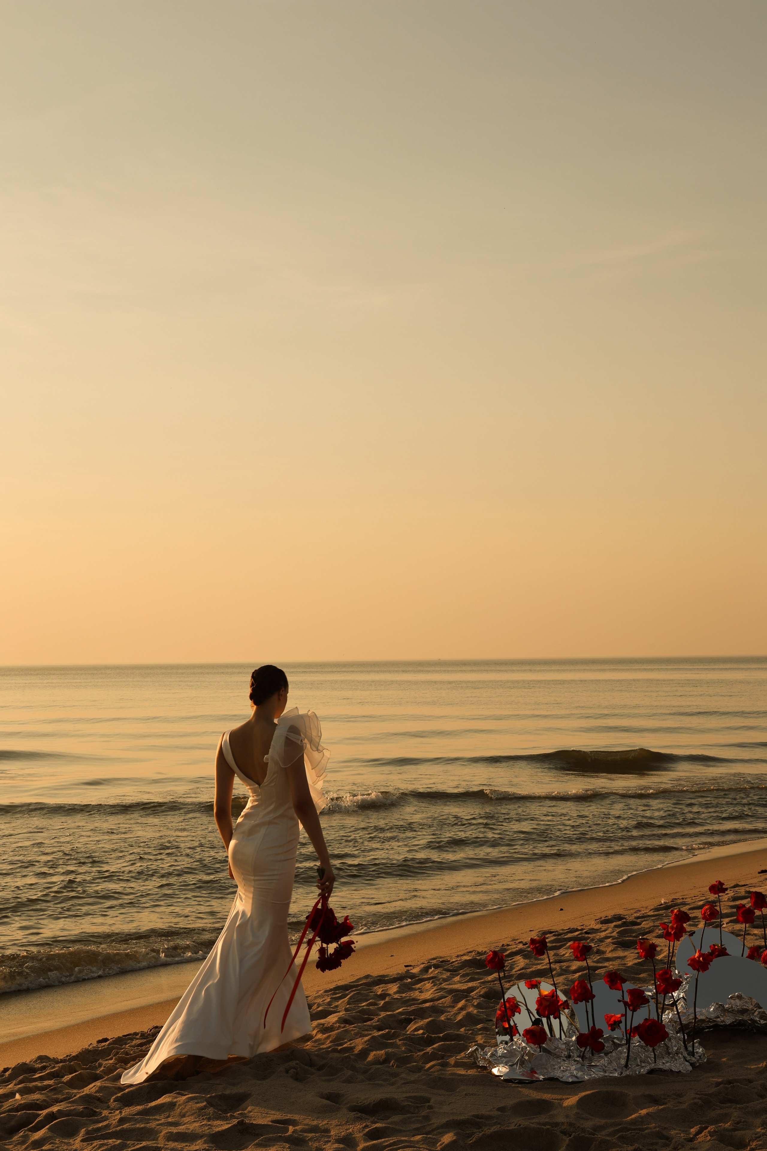 Камерная свадьба на берегу моря. Свадебный фотограф