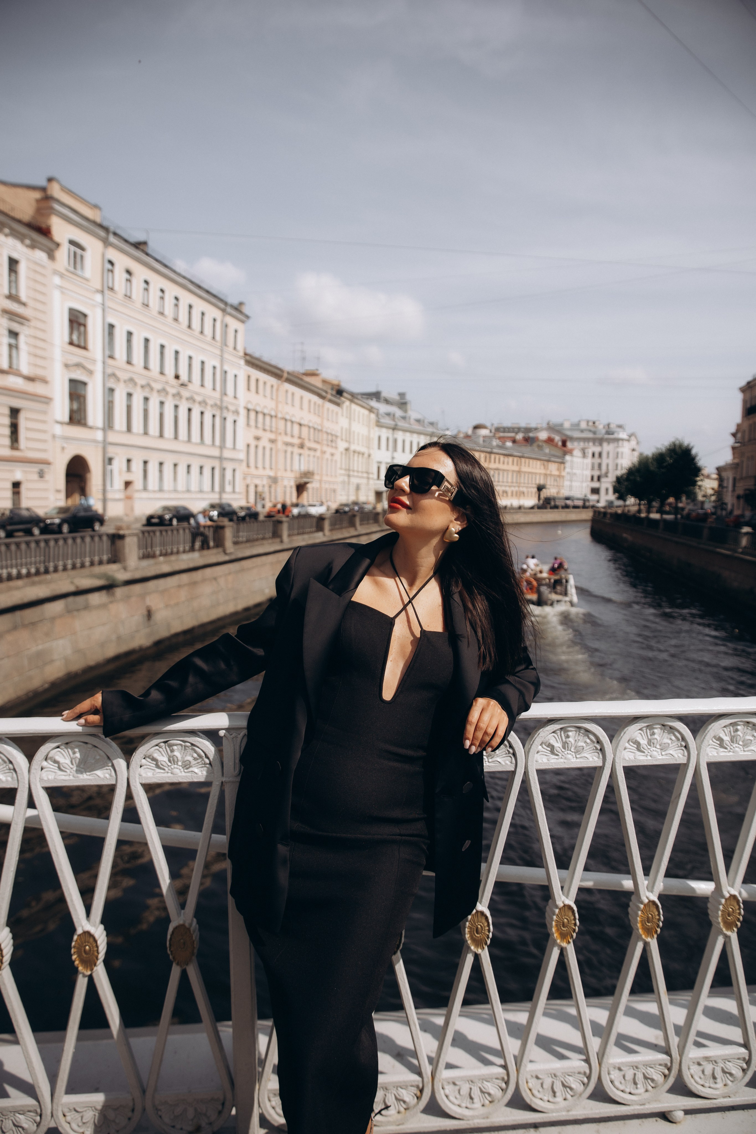 Ольга, прогулка по Фонтанке и фотосессия в парадной Ромашка. Фотограф в Санкт-Петербурге Разиля Идиятуллина