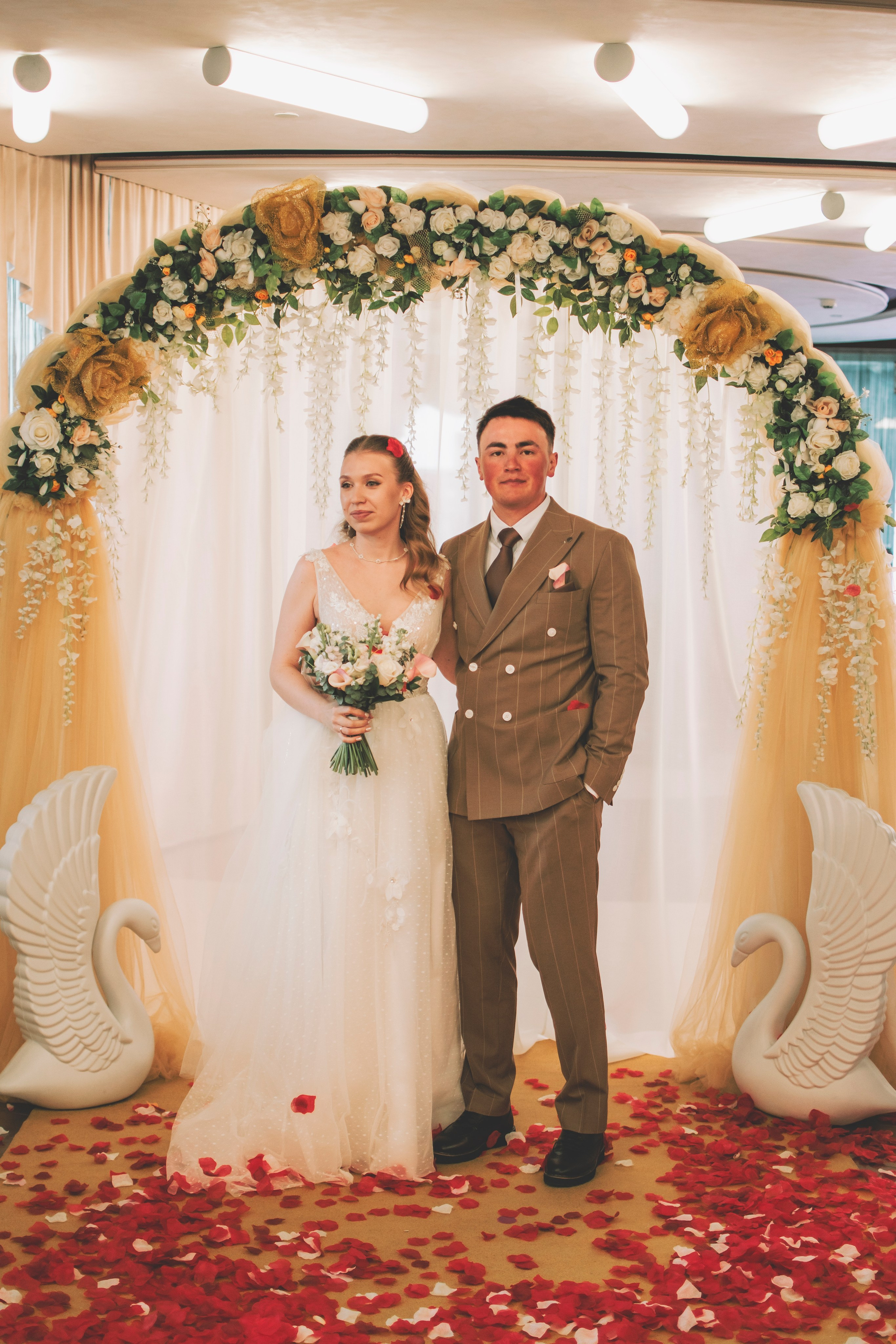 Альберт и Анастасия (Студийная фотосессия, роспись в ДК Нефтяник + фотосессия с гостями). Семейный и свадебный фотограф Губкинский и Ставрополь