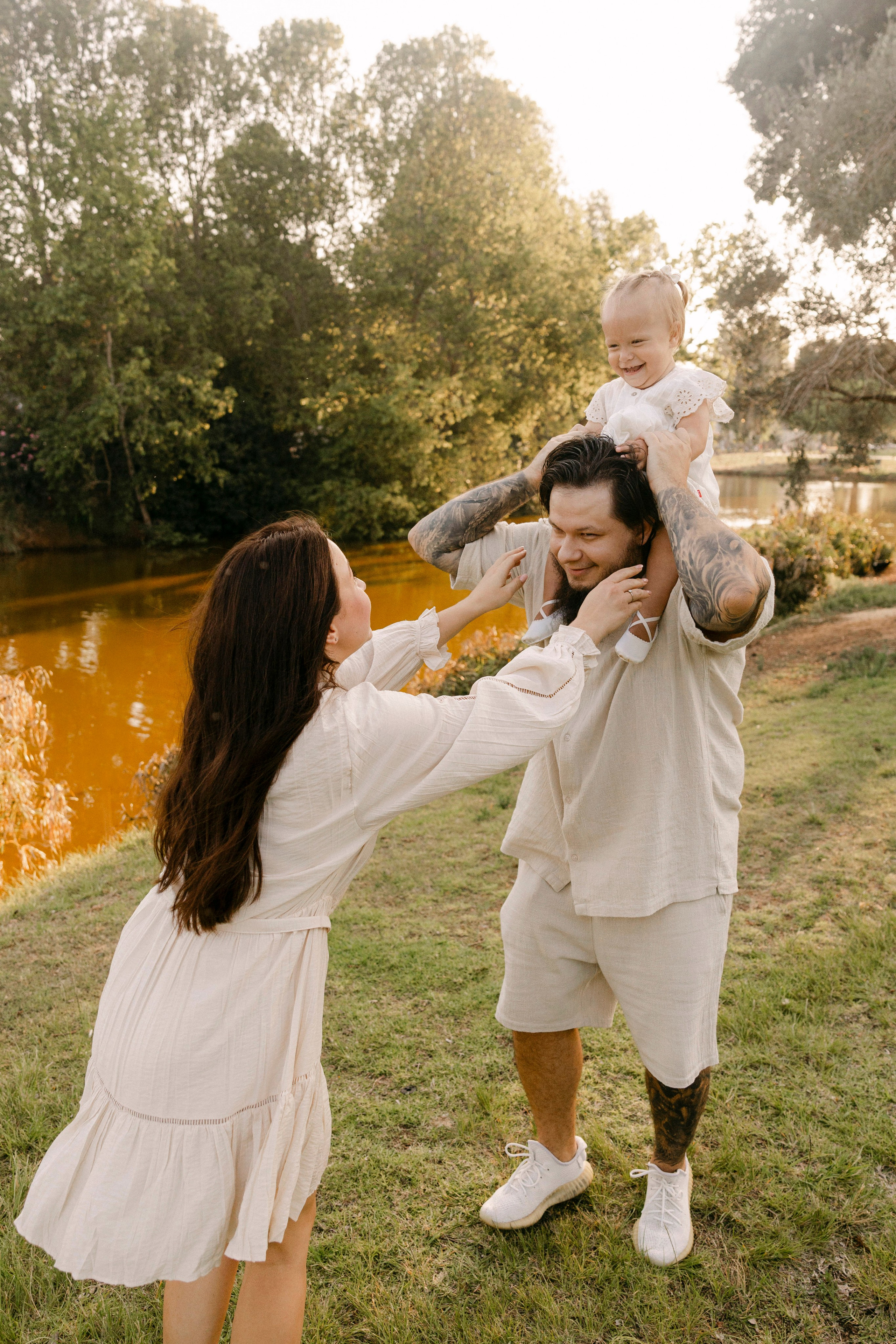 First year photoshoot inside the park (sunset). Wedding and family photographer