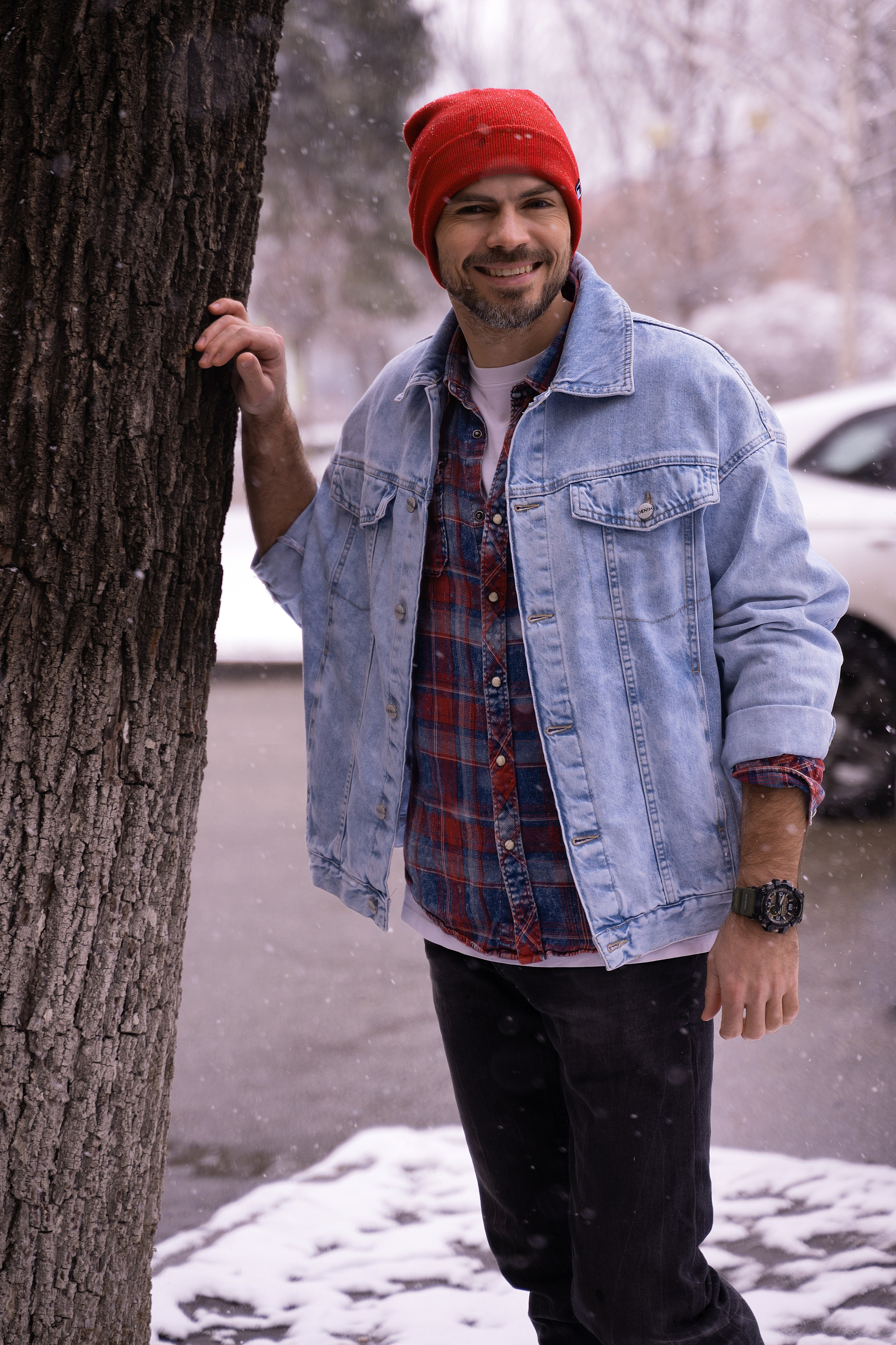 Красавчик в кафе. Главная