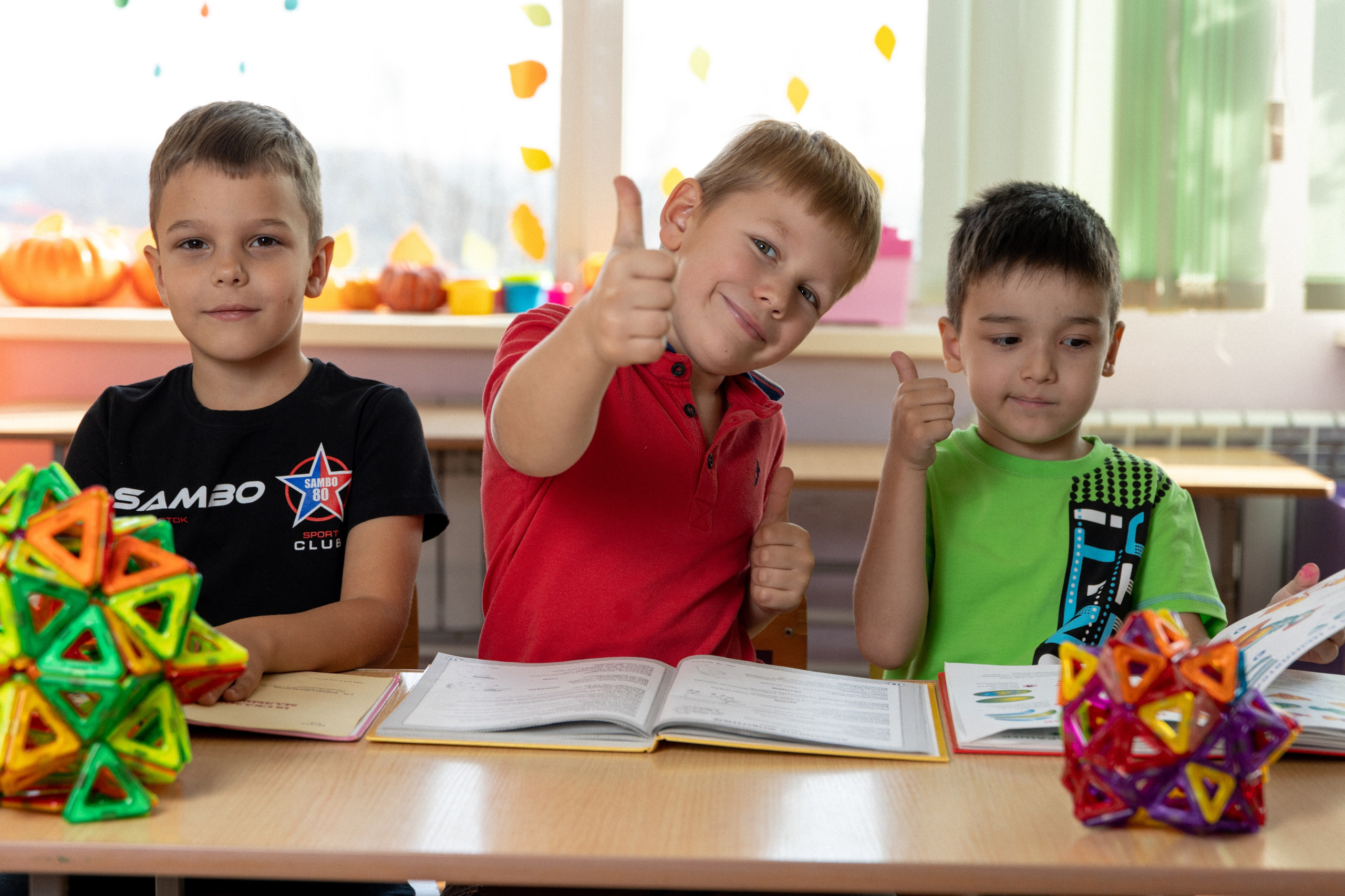 подготовка к съемке в детском саду, подготовка к фотосессии