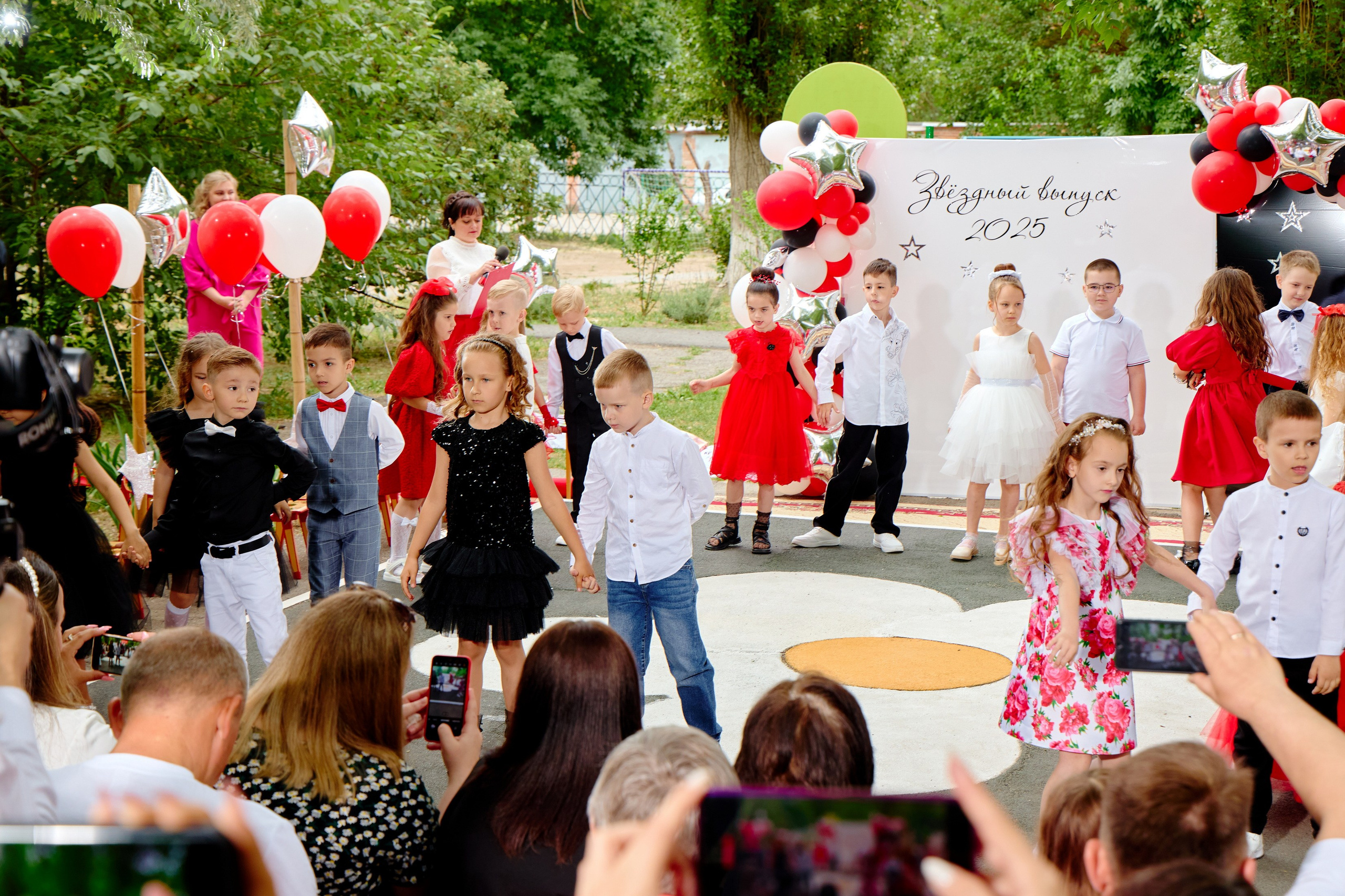 Выпускной 45 сад. Фотограф Выпускные альбомы Таганрог Сергей Коробченко