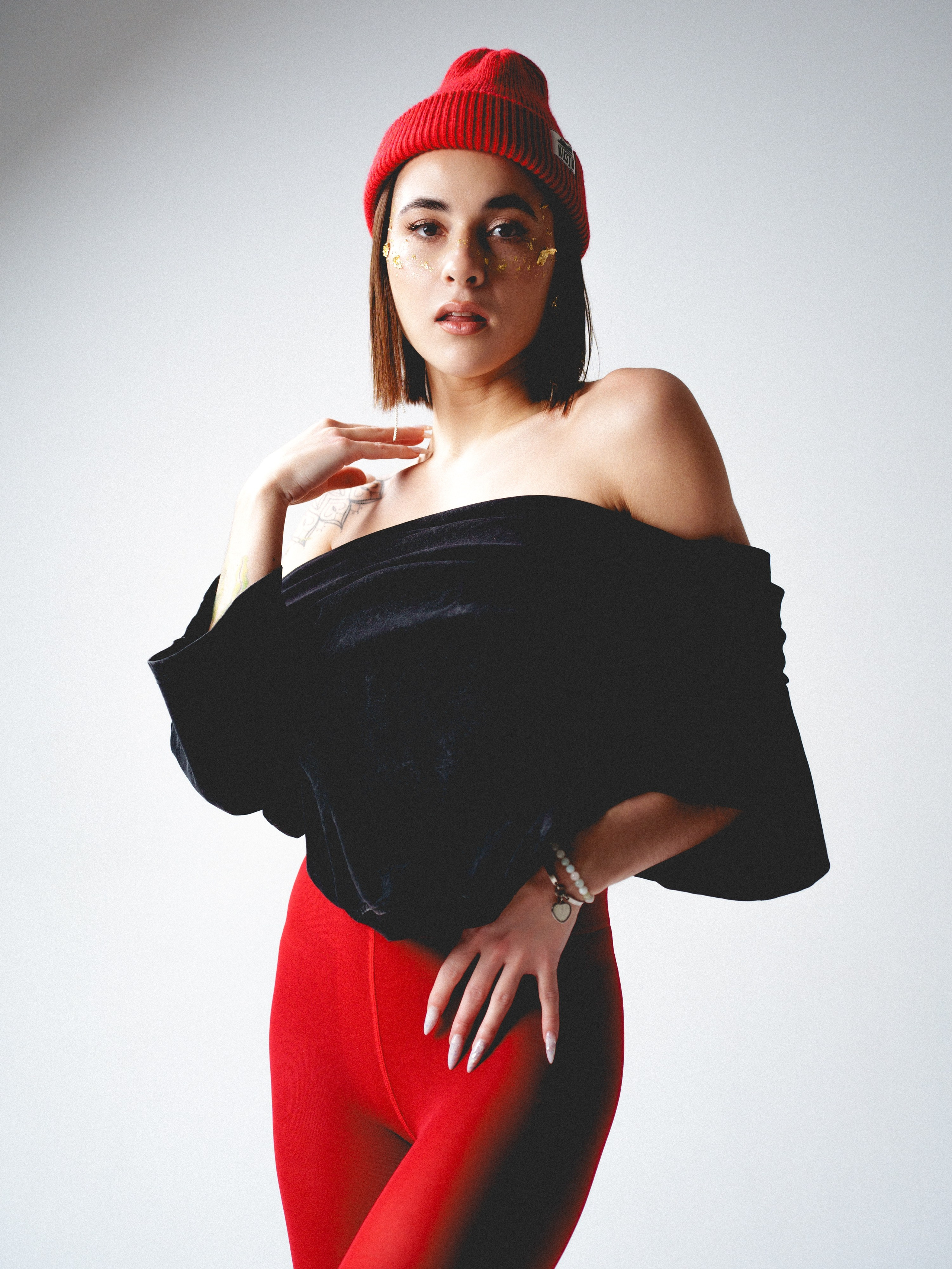 В красных колготках. Иван Упоров — фотограф, рилсмейкер чебоксары